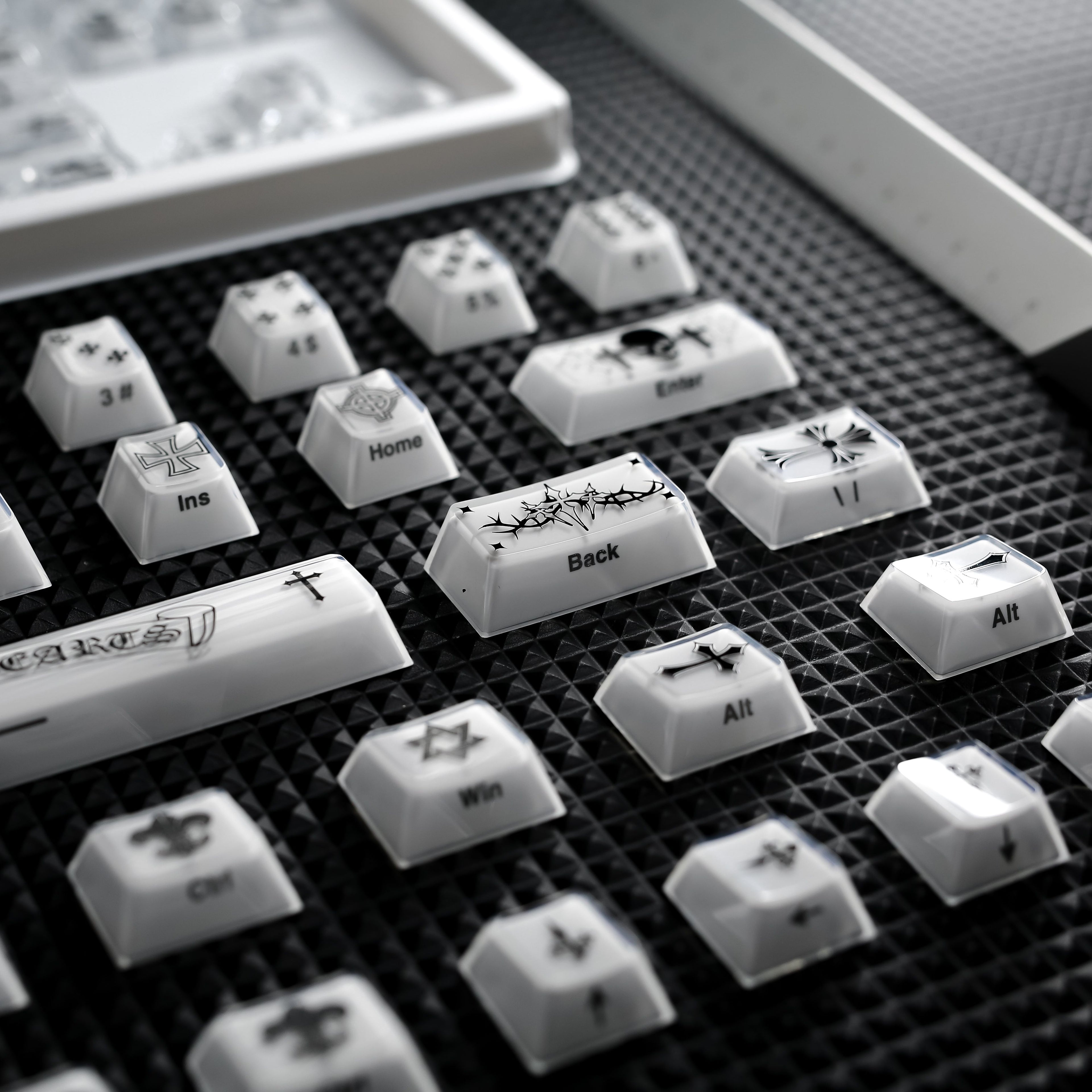 Chrome Hearts Crystal Jelly Keycaps, PC High Transparency Keycaps Transparent Theme Mechanical Keyboard Specific Keycaps, Fashion Trend Personalized Keycap Set