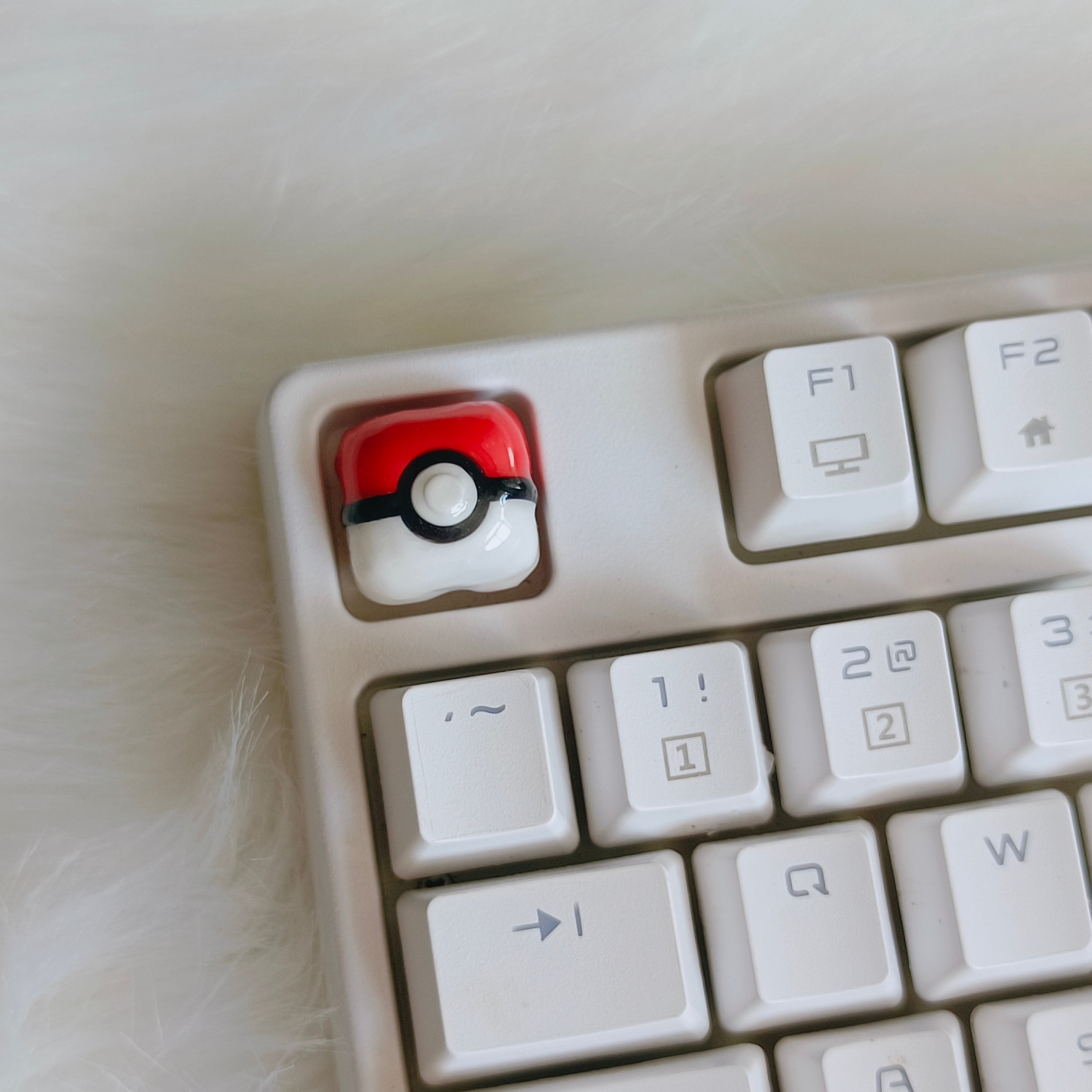 Pok é Ball, POLYMER CLAY material handmade 1U personalized keycap. Anime game props, peripheral culture, creative keycaps