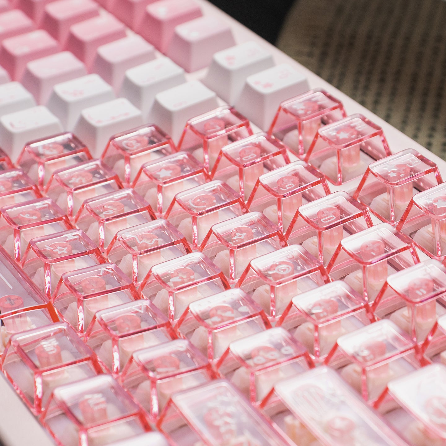 Snowy Mountain Strawberry Heartbeat Gradient Pink Transparent Mechanical Keyboard Keycaps Customization Complete Set PBT+PC Original Factory Height Set Keycaps