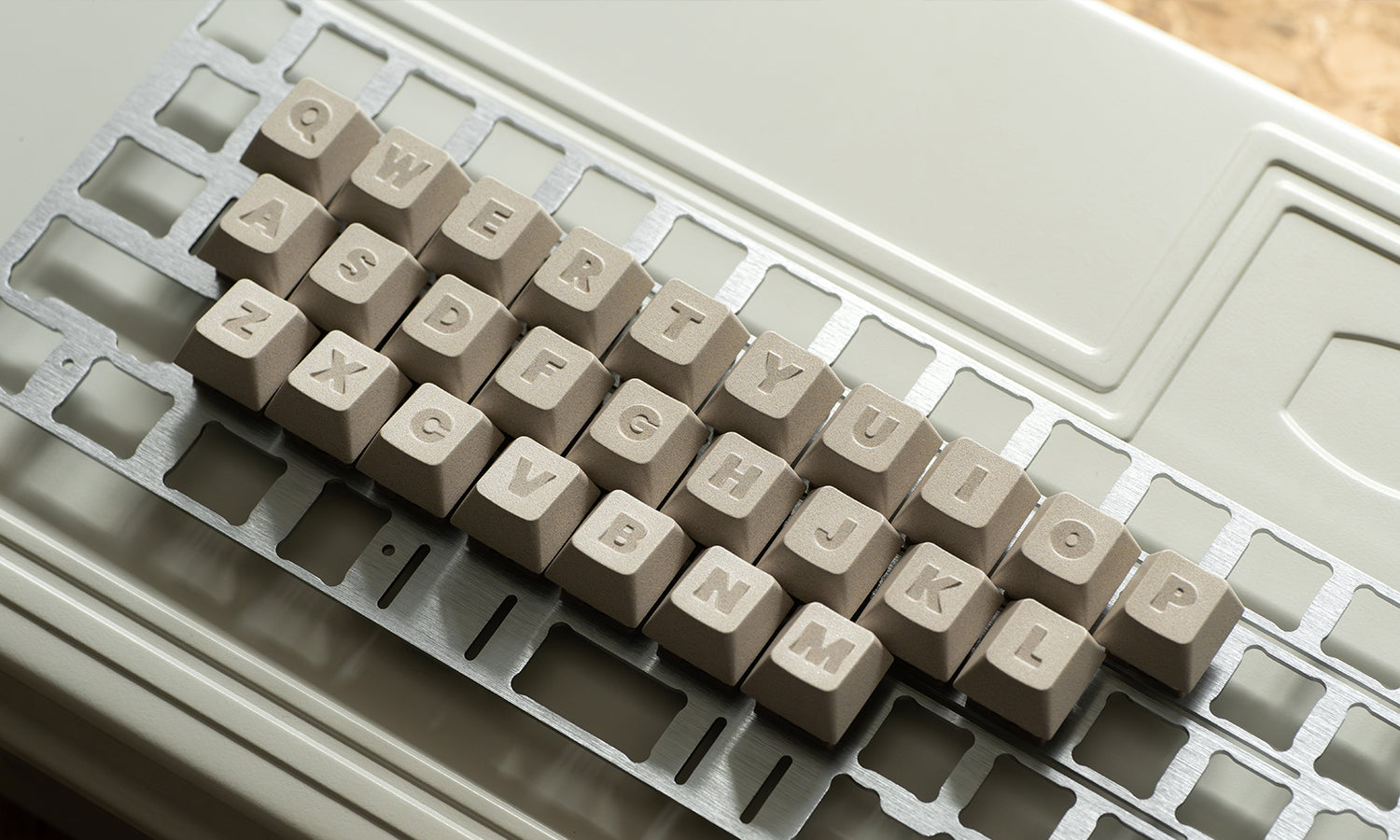 ROTOR mirror inspired aluminum alloy letter keycap set with 27 CNC machined anodized customized personalized keycap letter sets