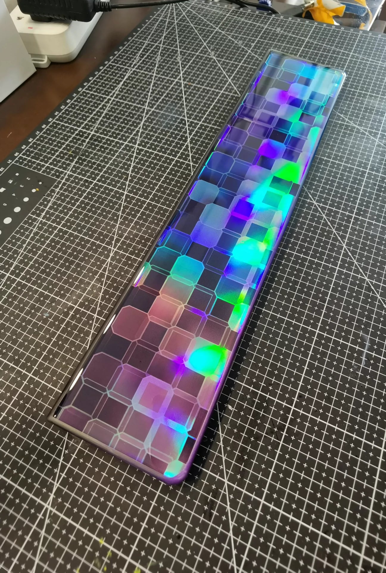 Encountering geometric dazzling laser themes, Keyboard holder, Handmade custom resin hand support, keyboard accessories