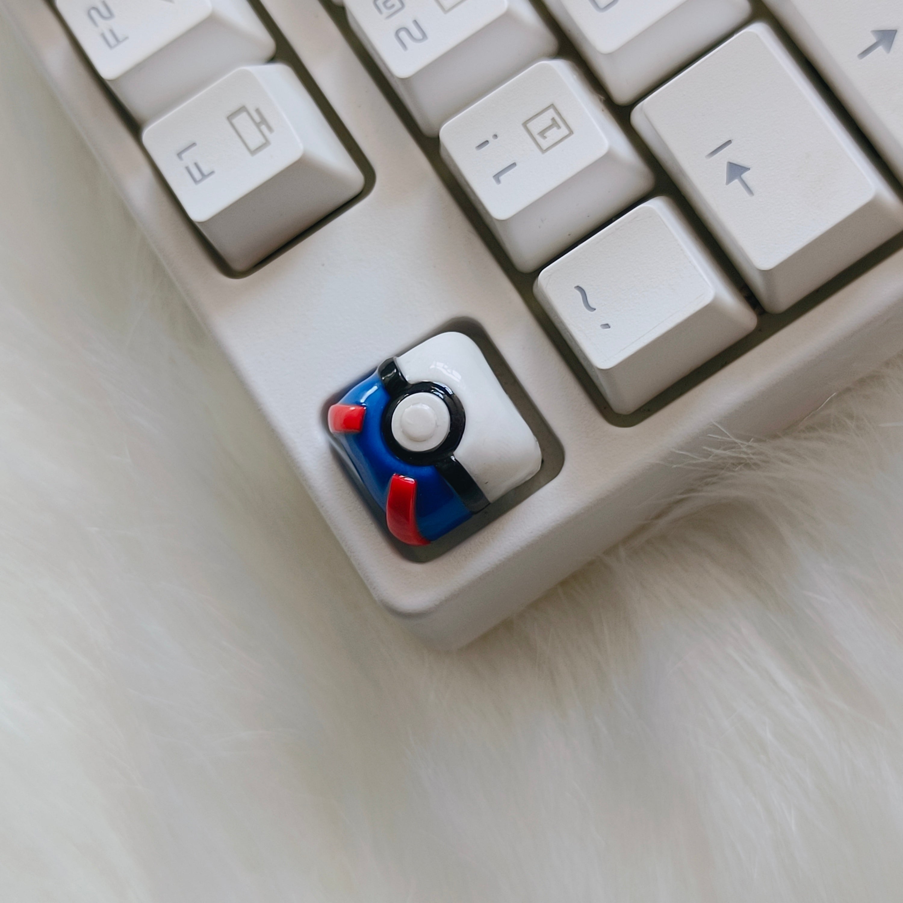 Pok é Ball, POLYMER CLAY material handmade 1U personalized keycap. Anime game props, peripheral culture, creative keycaps