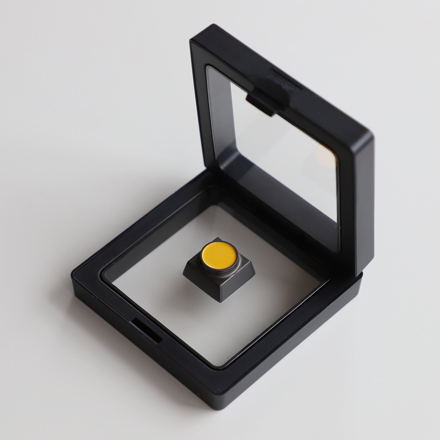 4-color buttons, personalized keycaps for traffic and green light buttons, metal material keycaps for buttons.