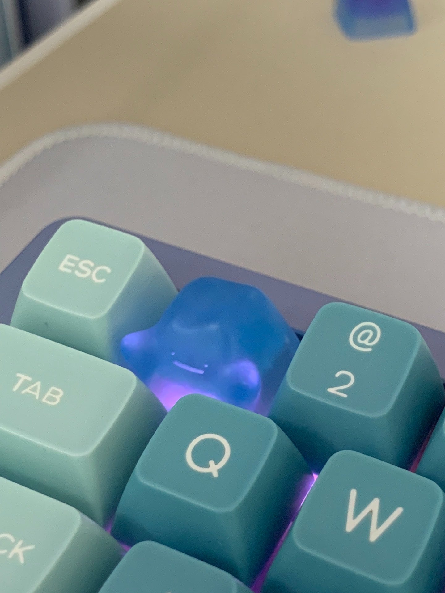 Pokémon,Versatile monster, color changing according to temperature, temperature changing resin keycaps.