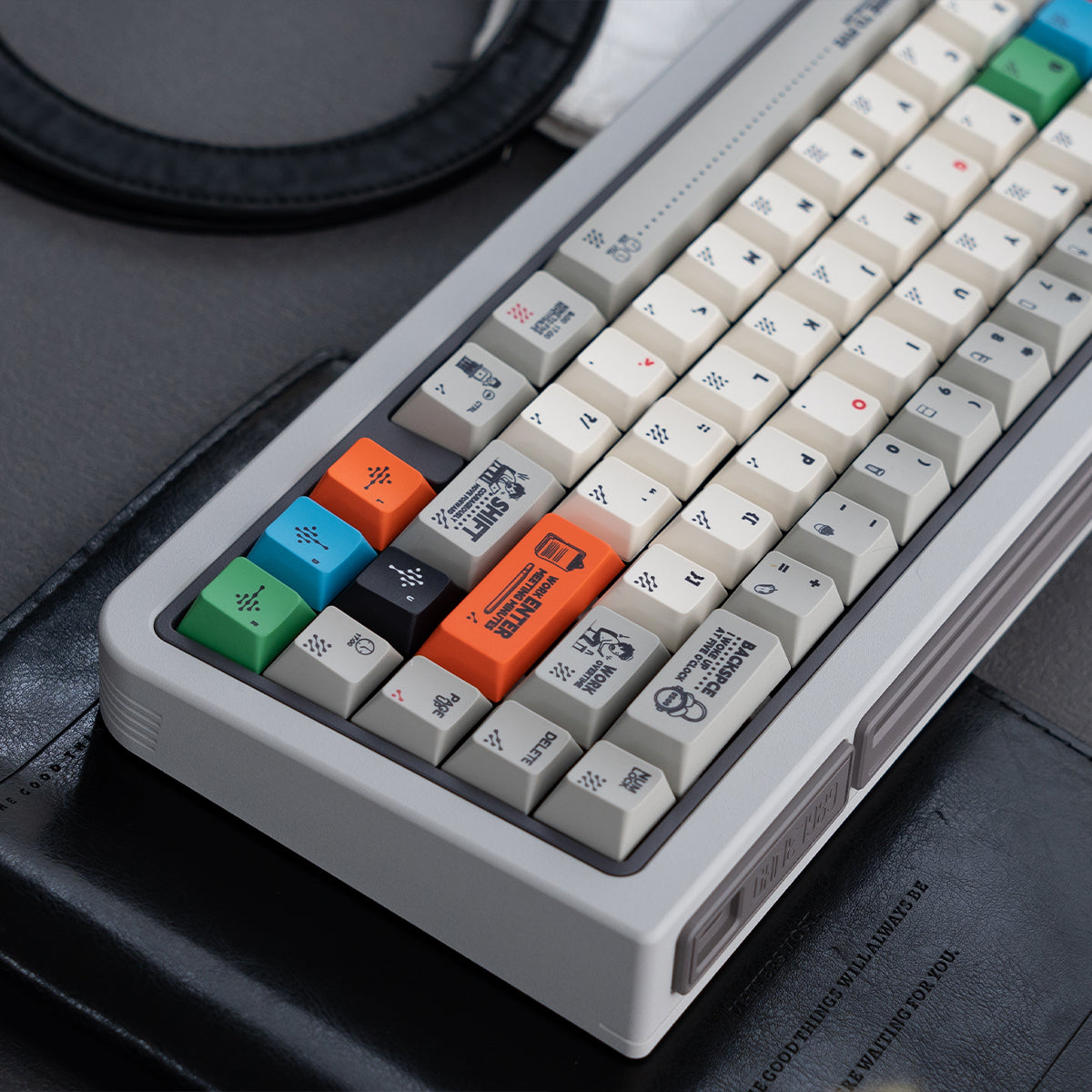 Early work and late return theme mechanical keyboard keycap complete set PBT heat sublimation original factory highly personalized keycap set