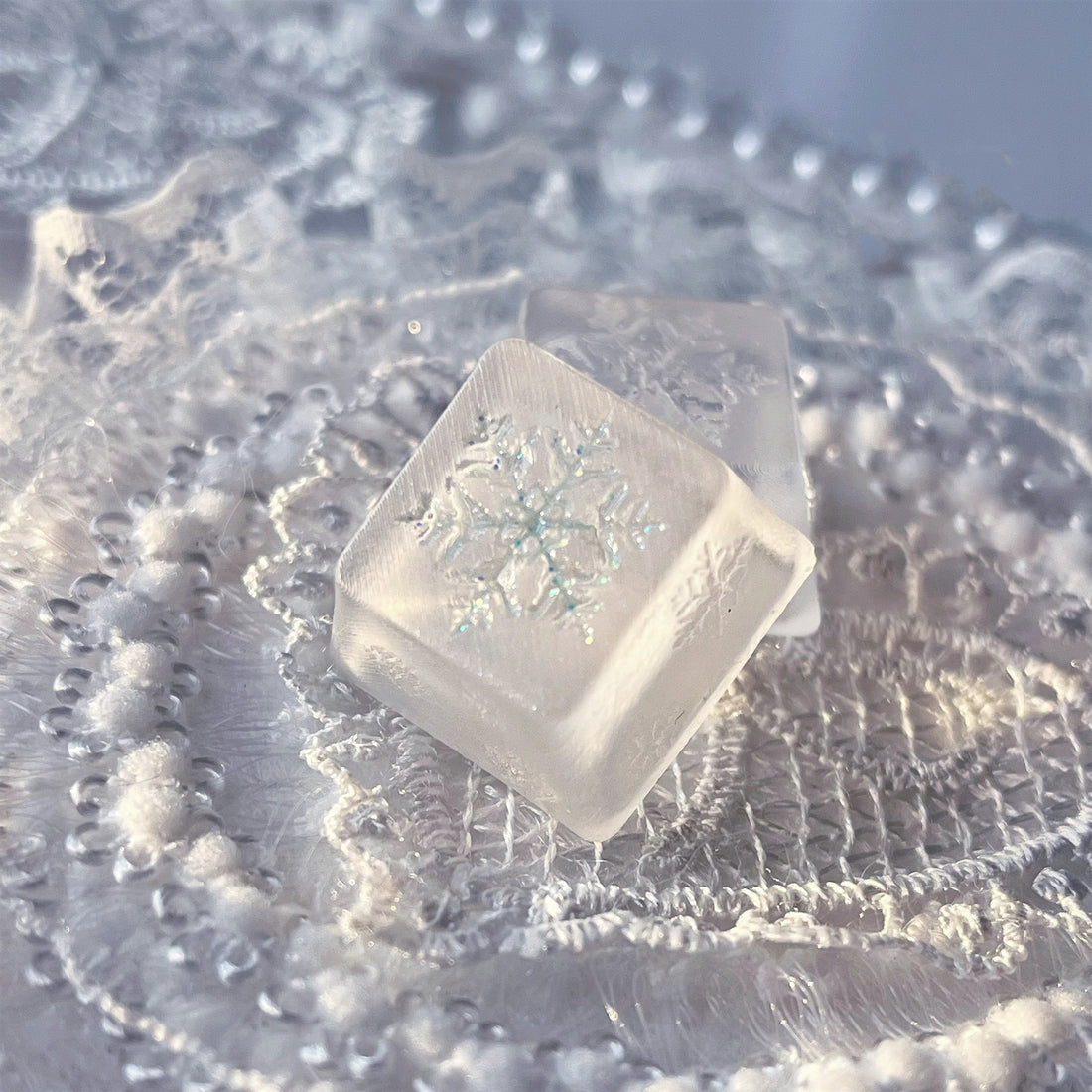Winter, ice flowers, snowflakes, first snow, fog transparent, cute, drip glue personalized keycaps