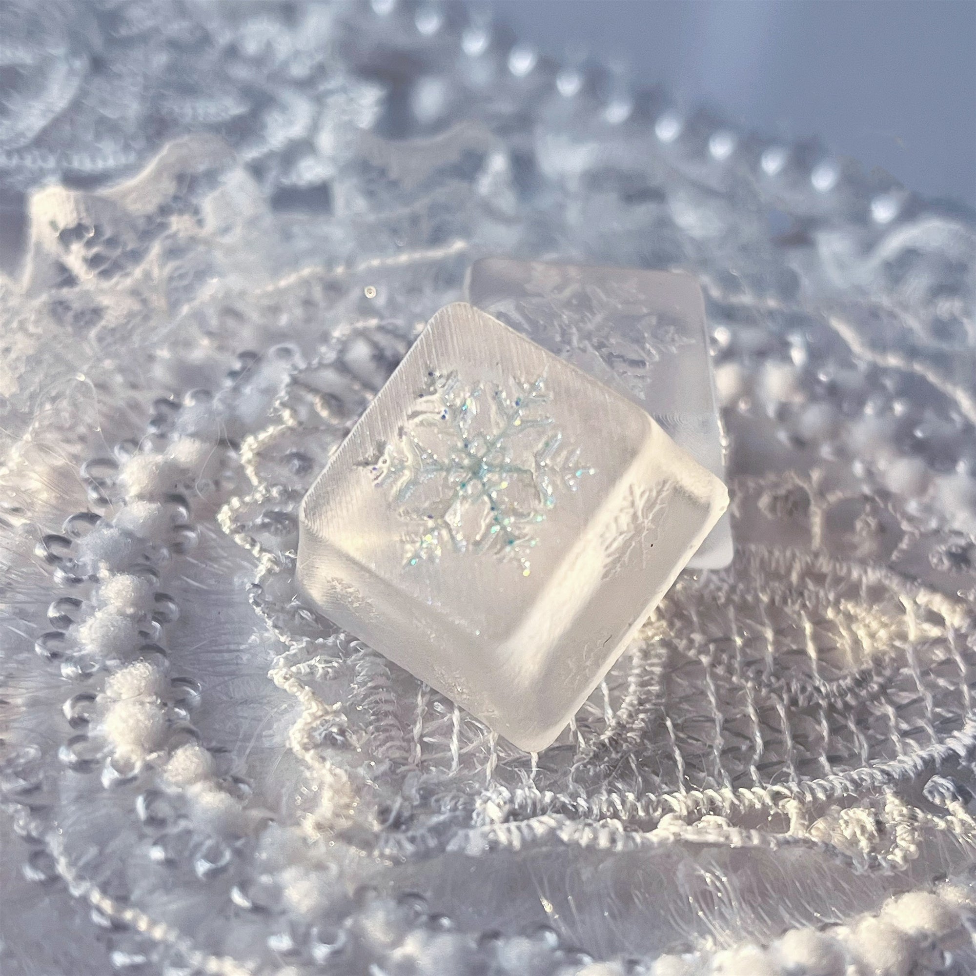 Winter, ice flowers, snowflakes, first snow, fog transparent, cute, drip glue personalized keycaps