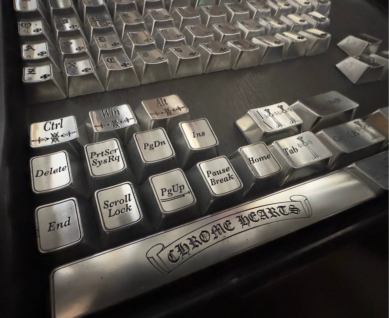 Chrome Hearts theme, metal personalized keycap set, trendy and fashionable keycap set.