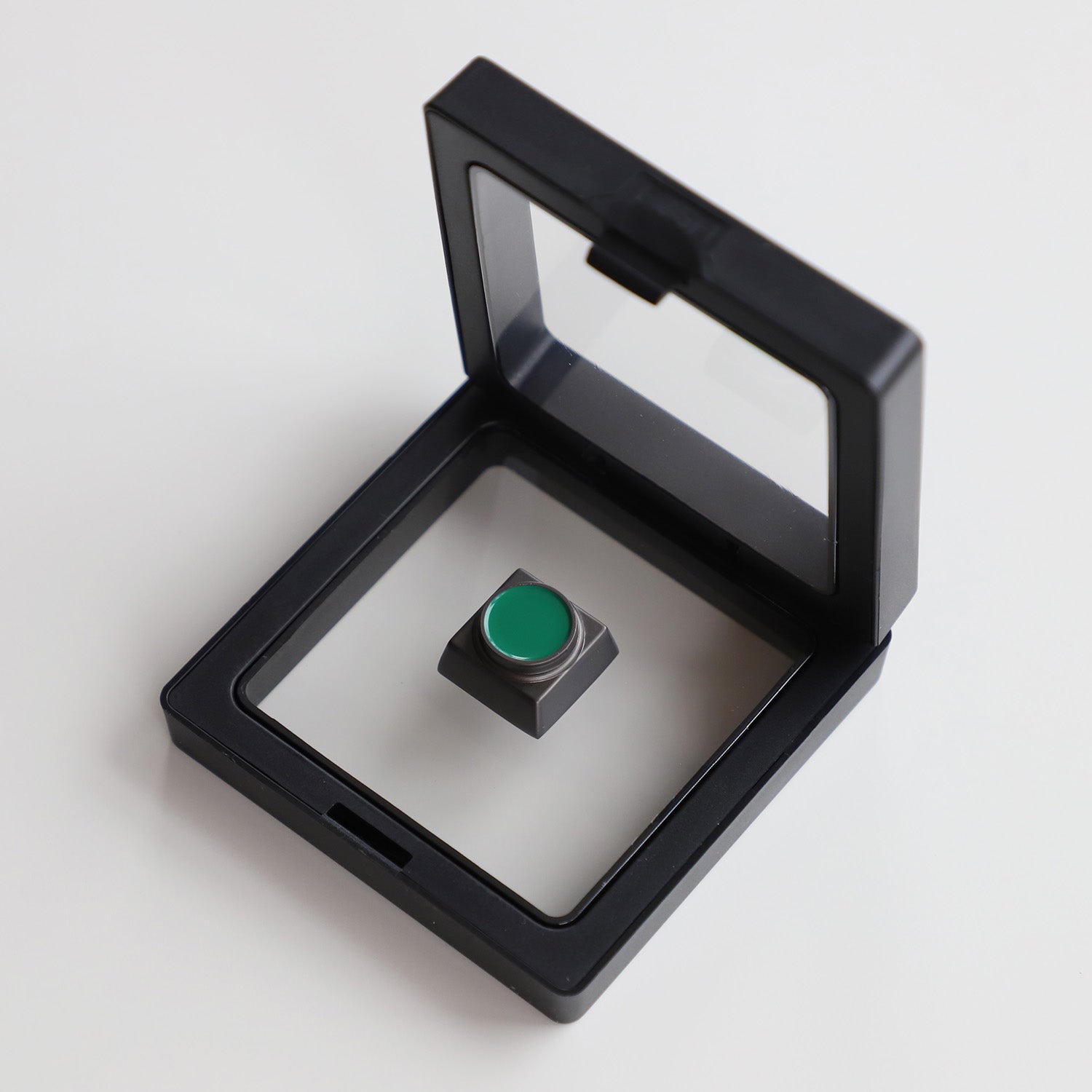 4-color buttons, personalized keycaps for traffic and green light buttons, metal material keycaps for buttons.