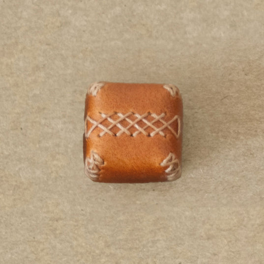 Leather material personalized keycaps, leather stitched retro artisan keycaps, mechanical keyboard decorative keycaps.