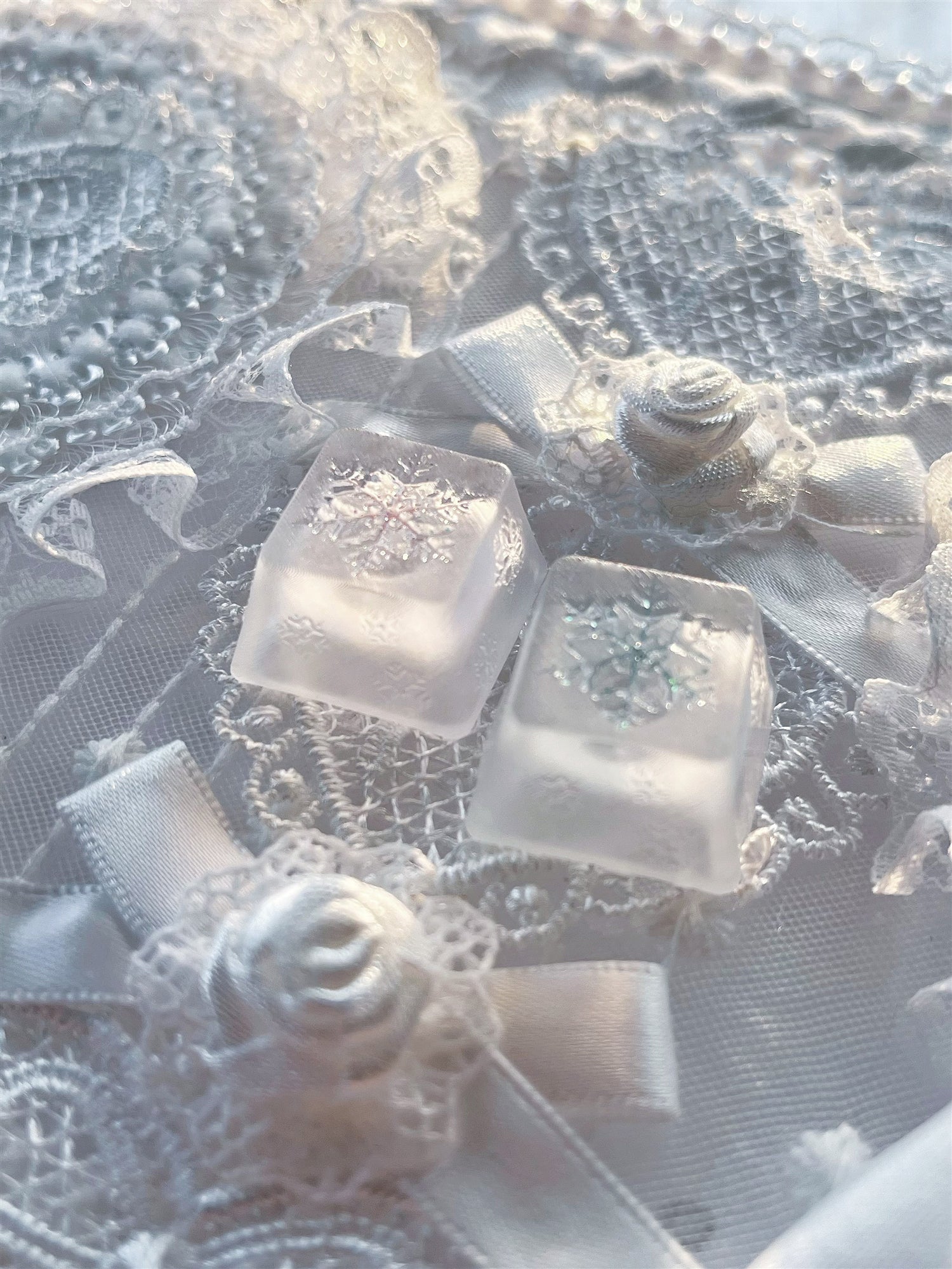 Winter, ice flowers, snowflakes, first snow, fog transparent, cute, drip glue personalized keycaps