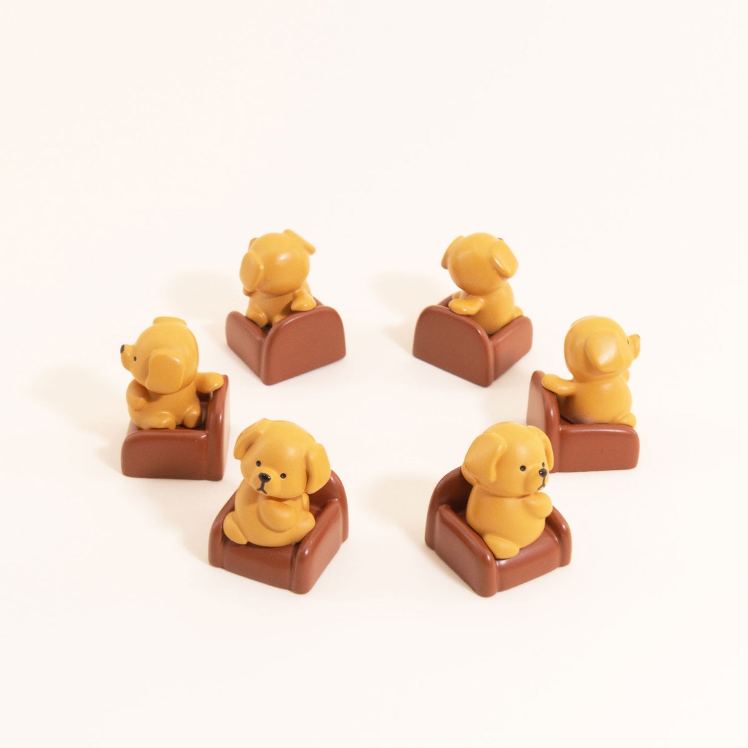 Leisure Time Theme, Small Animals Sitting on Sofa, Resin Spray Personalized Keycaps, Art Design Keycaps