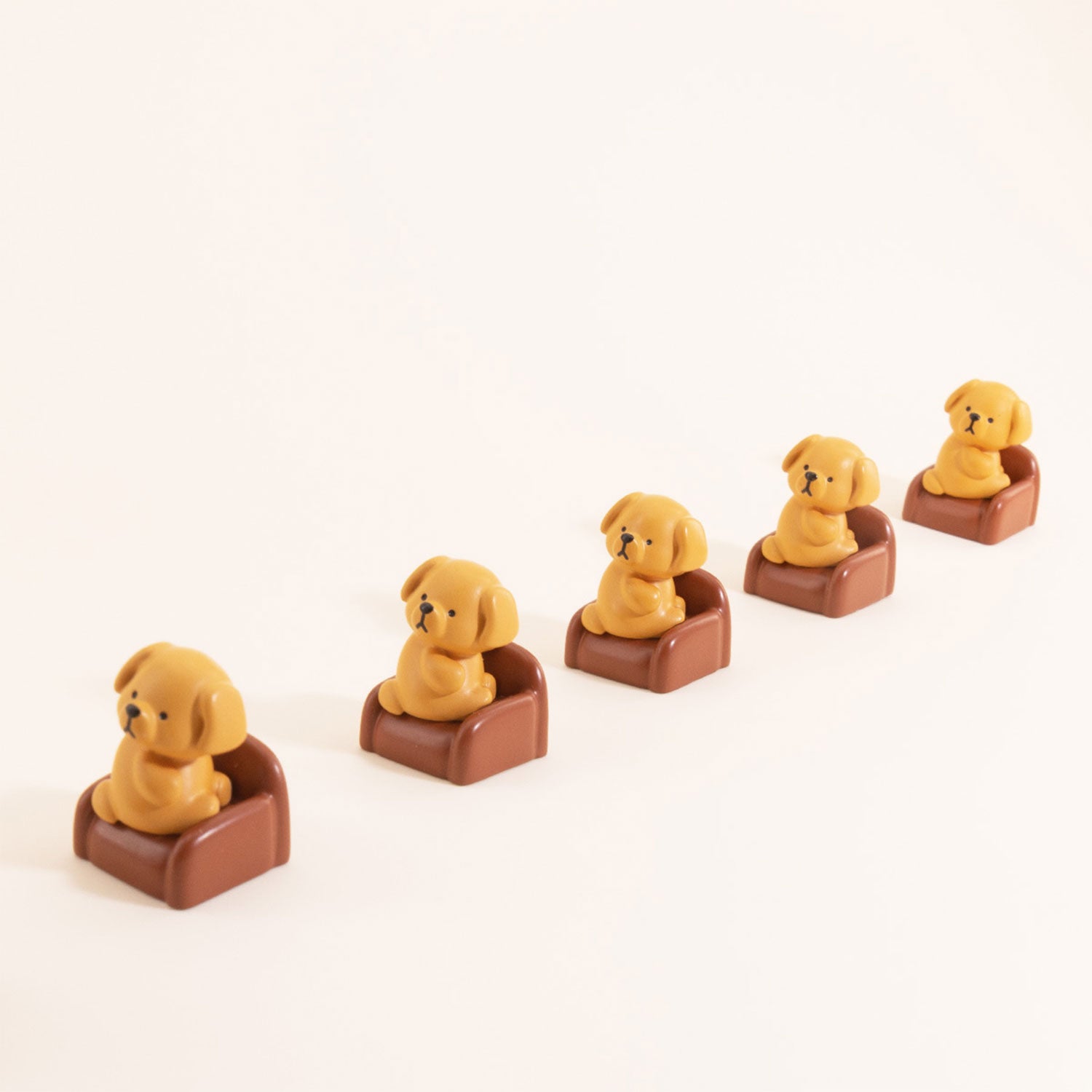 Leisure Time Theme, Small Animals Sitting on Sofa, Resin Spray Personalized Keycaps, Art Design Keycaps