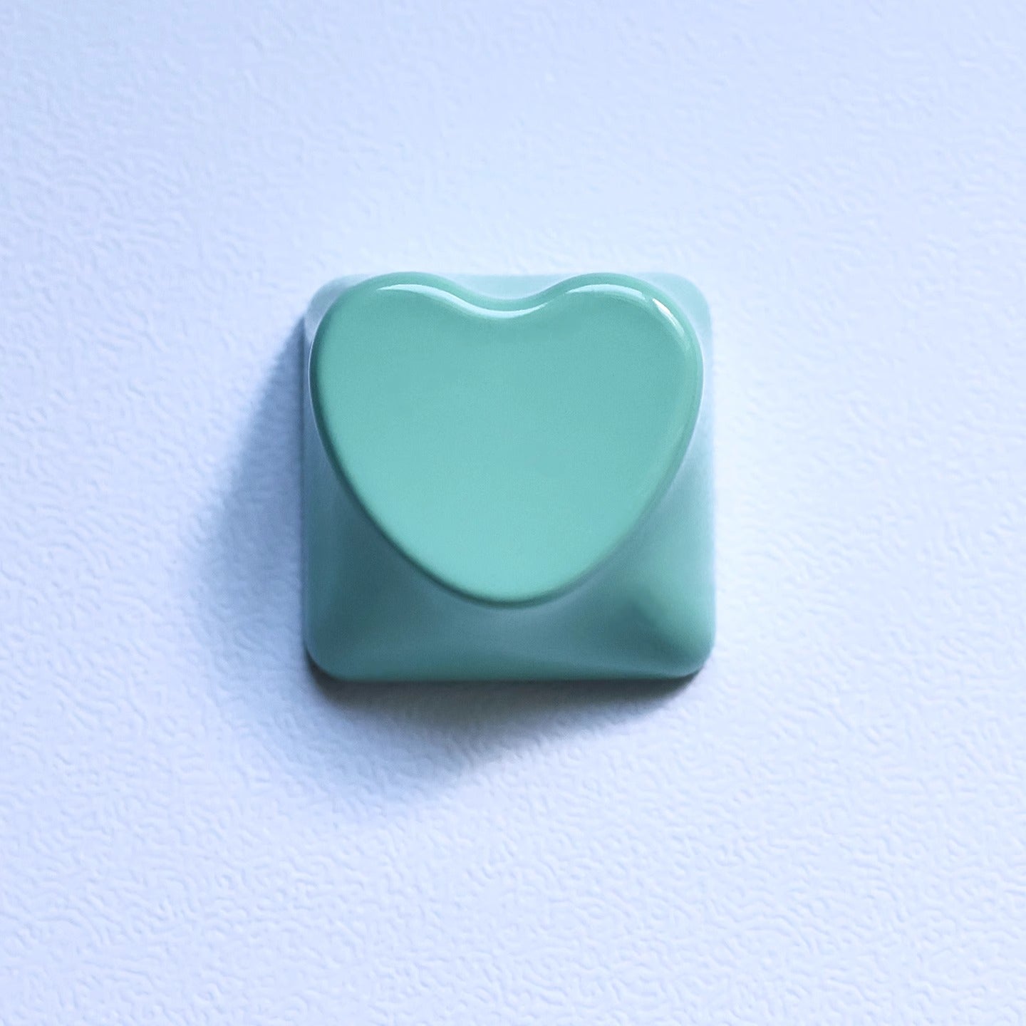 heart shape aluminum alloy keycaps, metal shaped personalized keycaps, metal baked paint, CNC machining, customized mechanical keyboard decoration keycaps