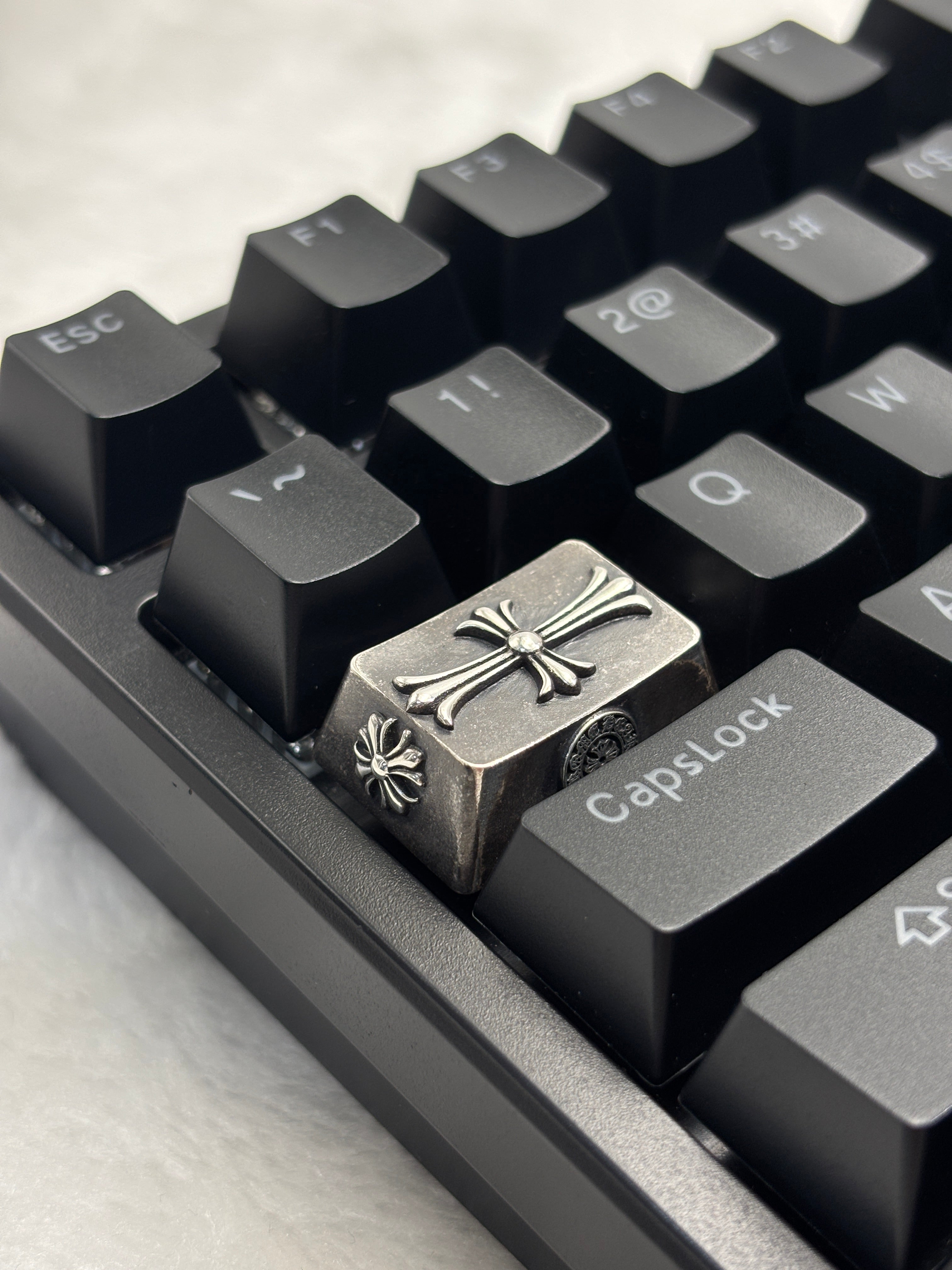 Chrome Hearts style, full keyboard key positions, 925 sterling silver custom trendy cultural keycaps, fashionable and personalized artistic decorative keycaps.