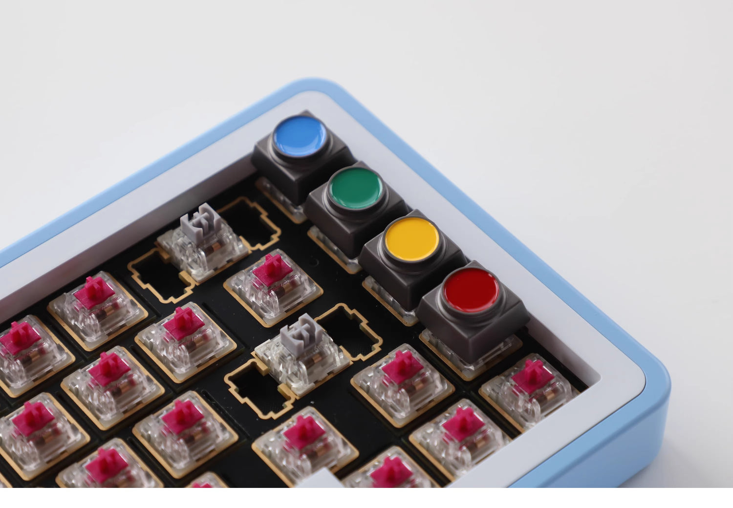 4-color buttons, personalized keycaps for traffic and green light buttons, metal material keycaps for buttons.