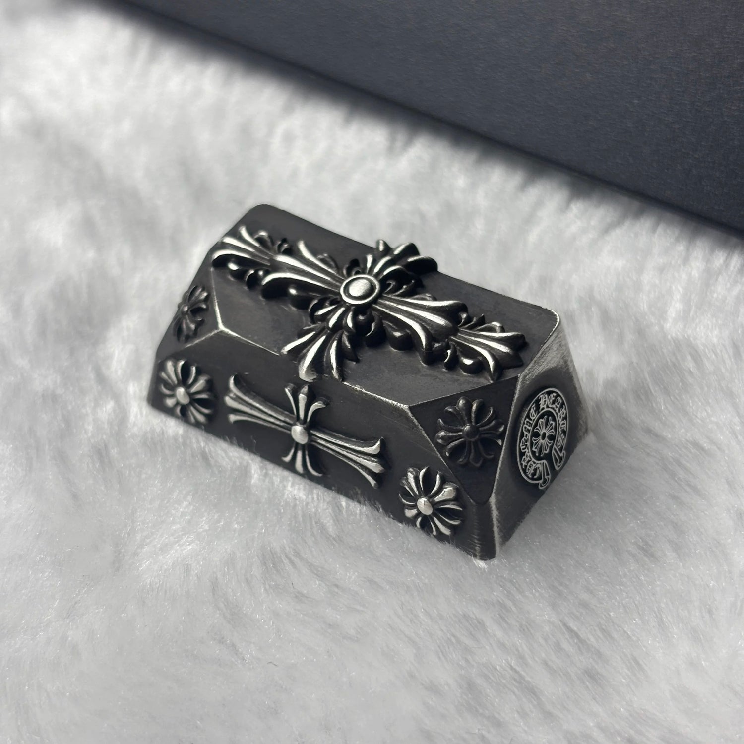 Chrome Hearts sterling silver oxide black style, full keyboard key positions, 925 sterling silver custom fashionable cultural keycaps, fashionable personalized art decoration keycaps