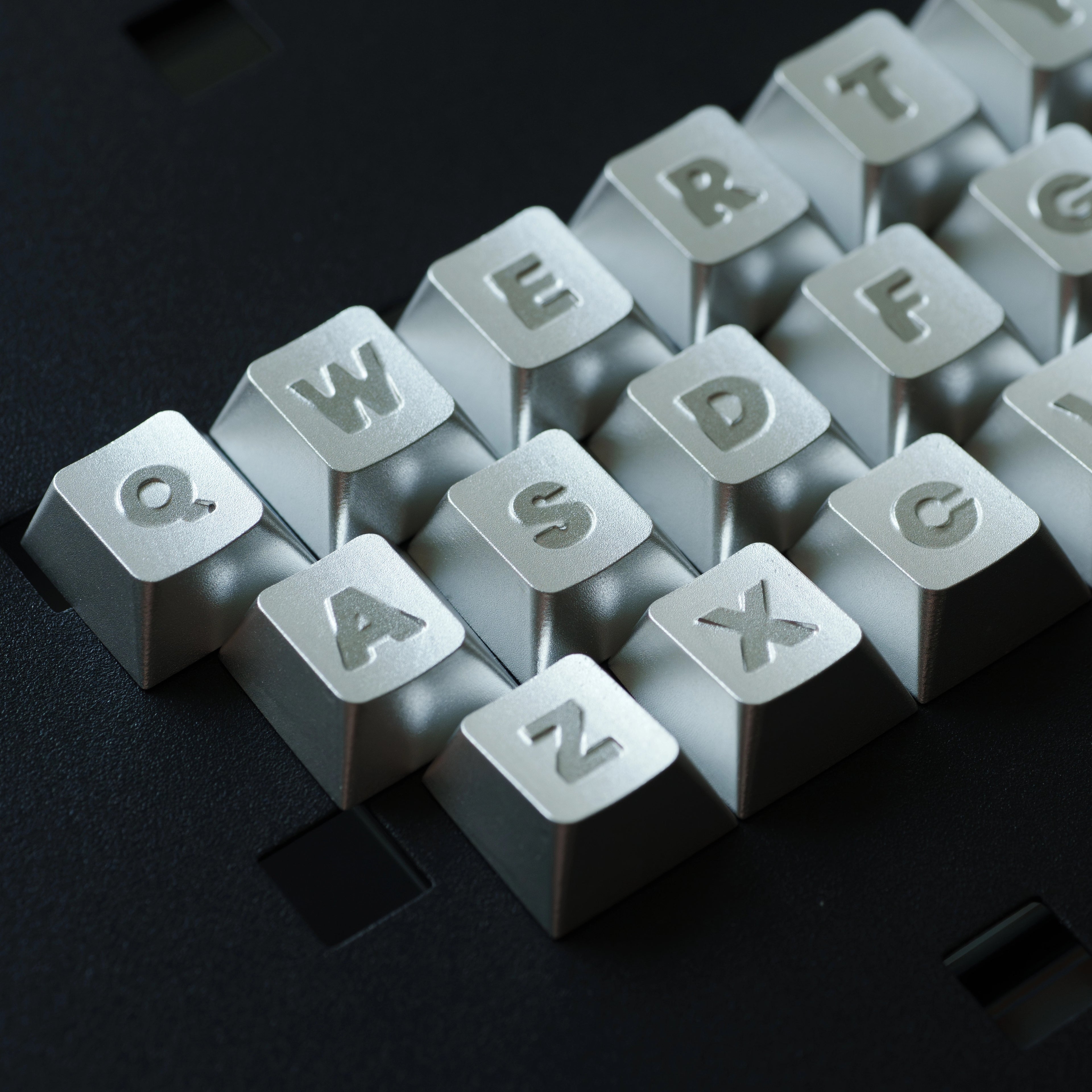 ROTOR mirror inspired aluminum alloy letter keycap set with 27 CNC machined anodized customized personalized keycap letter sets