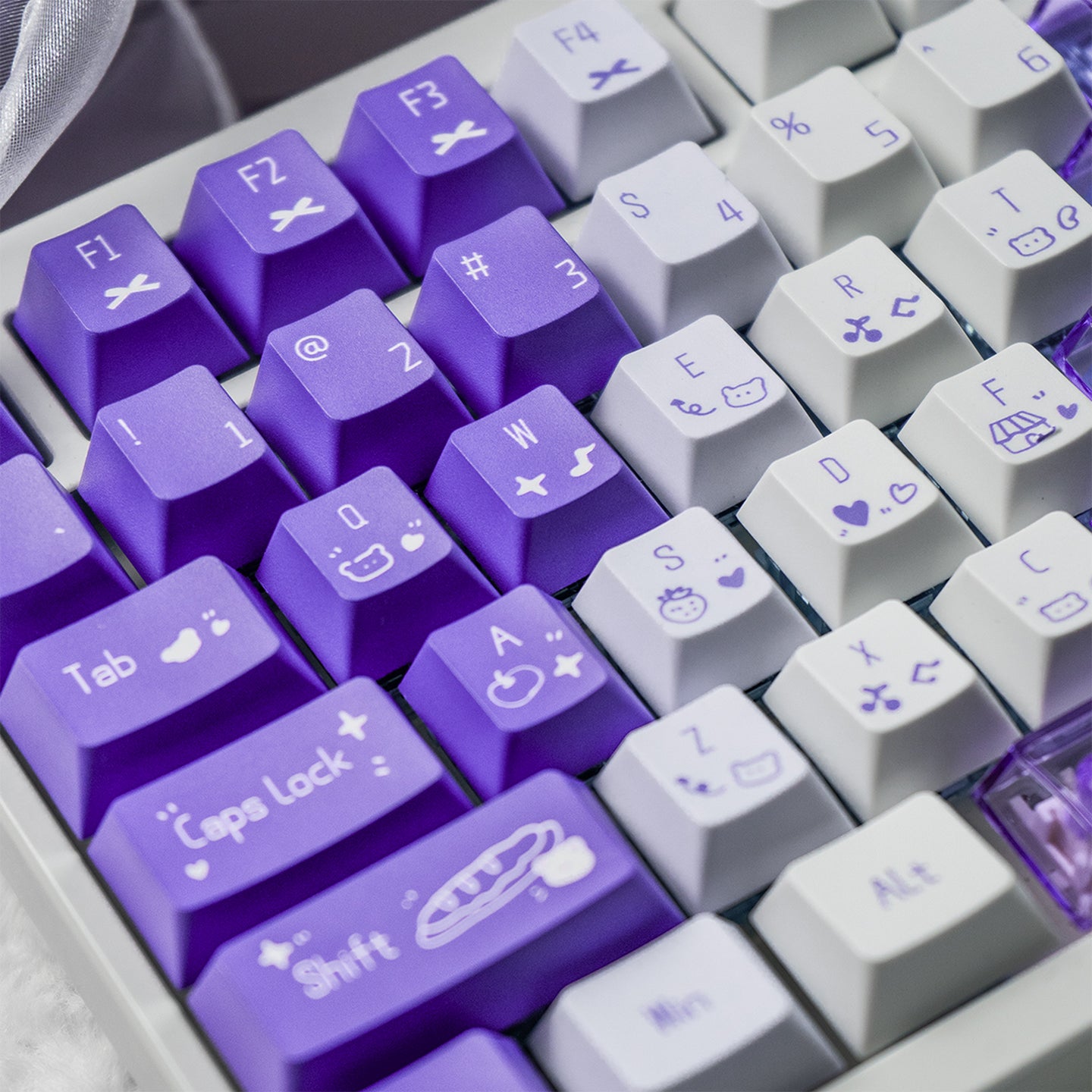 Snowy Mountain Strawberry Heartbeat Gradient Pink Transparent Mechanical Keyboard Keycaps Customization Complete Set PBT+PC Original Factory Height Set Keycaps
