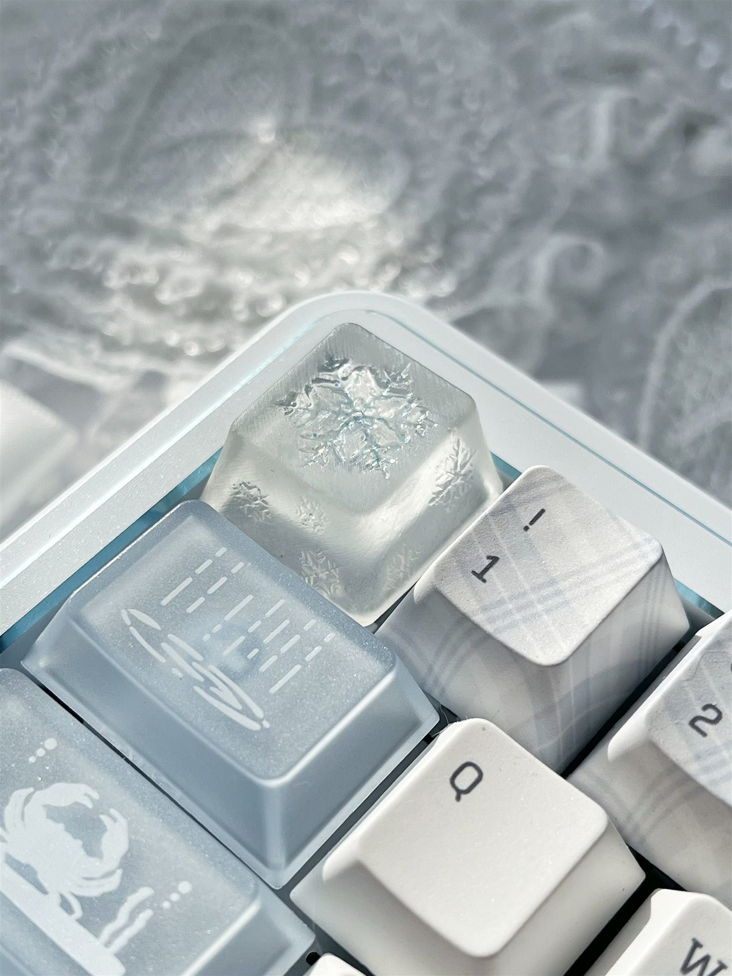 Winter, ice flowers, snowflakes, first snow, fog transparent, cute, drip glue personalized keycaps
