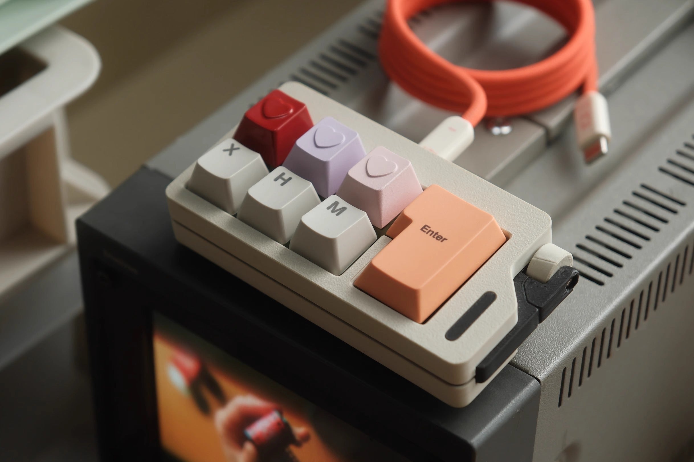 Love keycaps, personalized and simple ESC metal keycaps, CNC customized keyboard, original factory R4 height