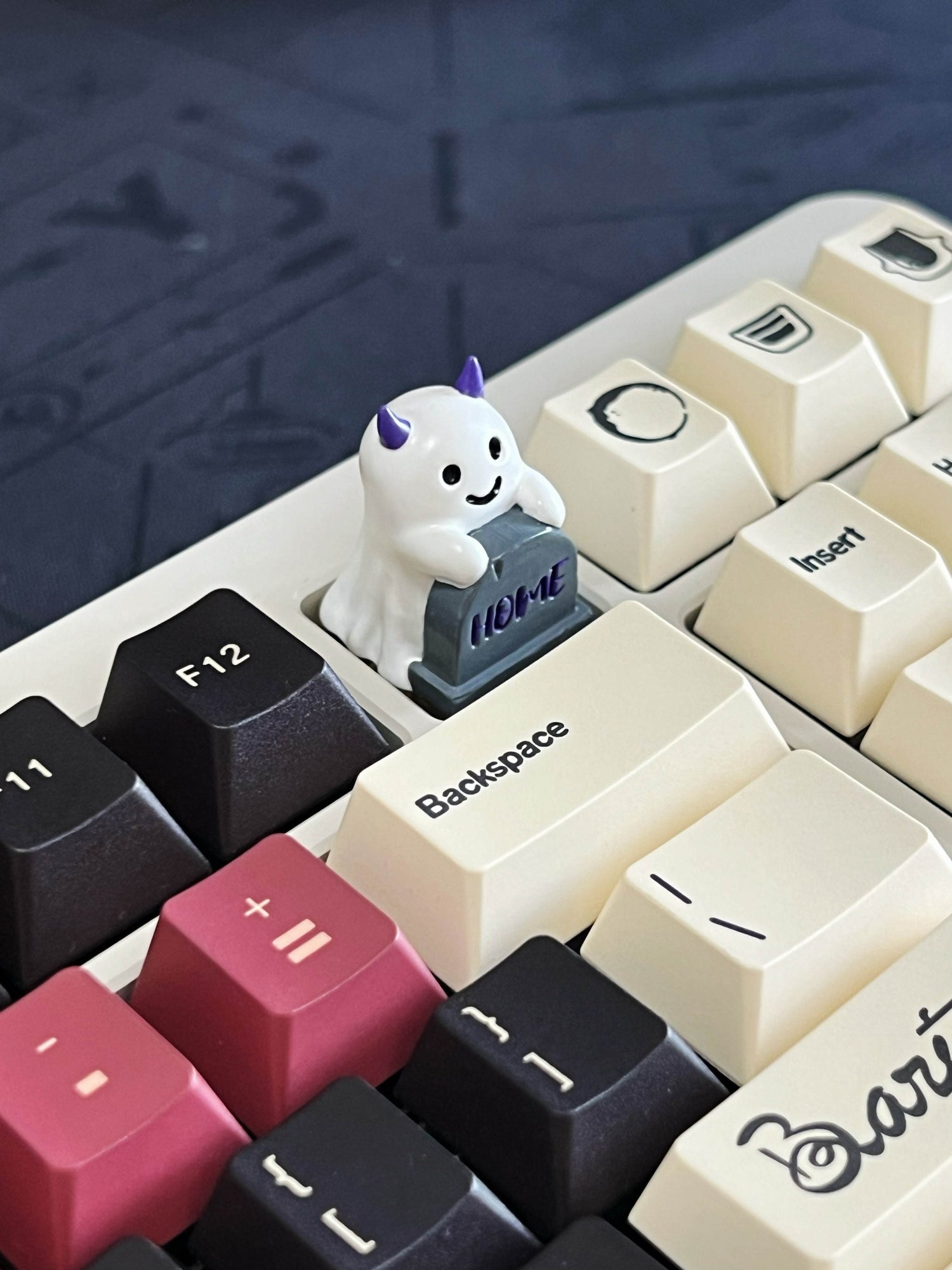 Halloween themed Ghost Resin Keycaps, Personalized Keycaps, Decorative Keycaps