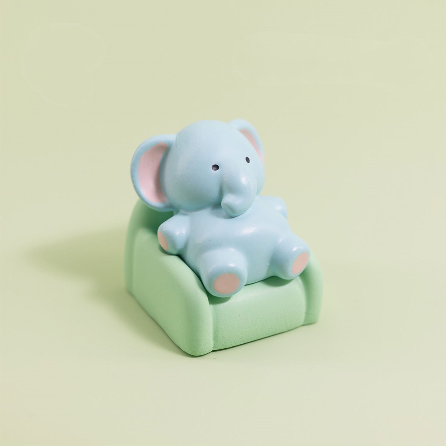 Leisure Time Theme, Small Animals Sitting on Sofa, Resin Spray Personalized Keycaps, Art Design Keycaps