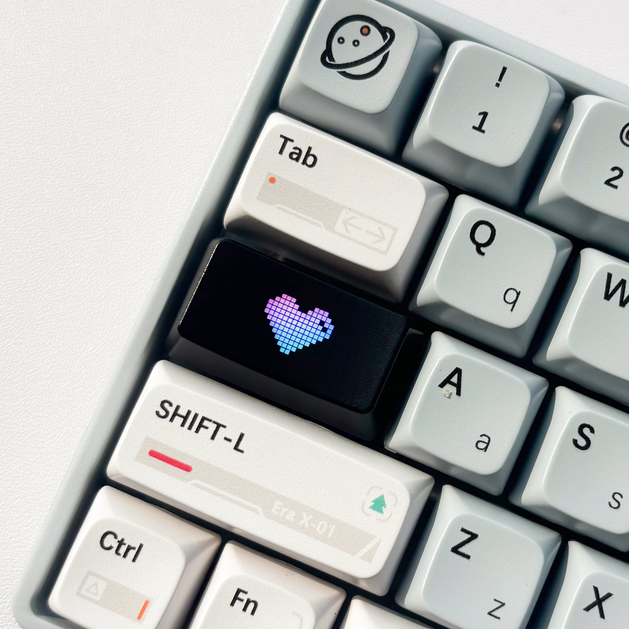 Transparent pixel heart, ABS plastic material, multiple key positions, personalized keycaps