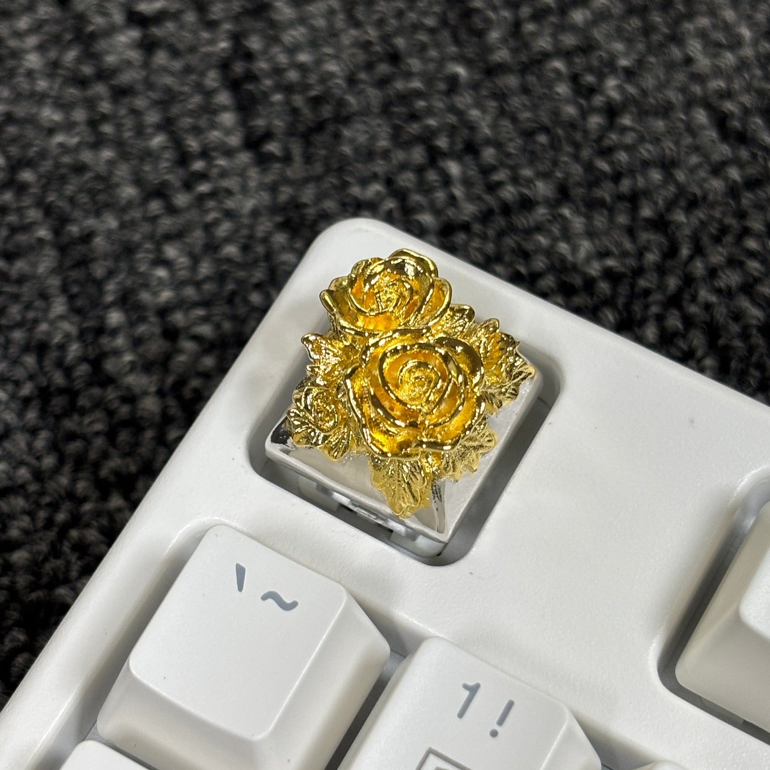 Original pure copper gold-plated rose personalized niche keycaps, personalized keycaps, metal craft jewelry keycaps