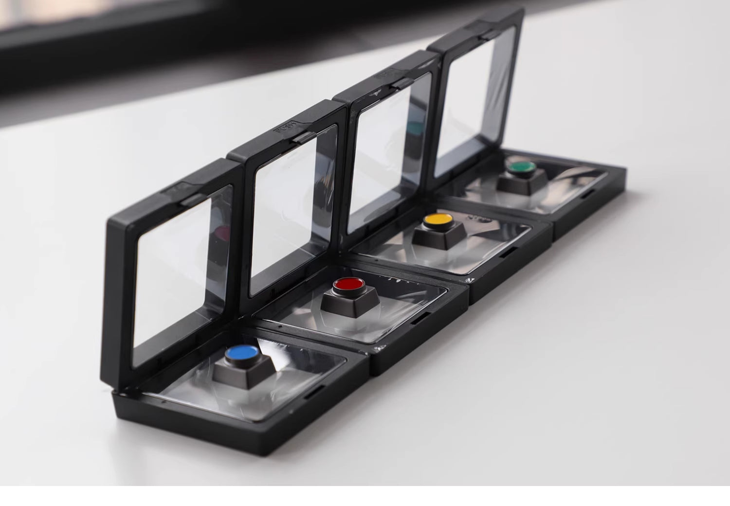 4-color buttons, personalized keycaps for traffic and green light buttons, metal material keycaps for buttons.