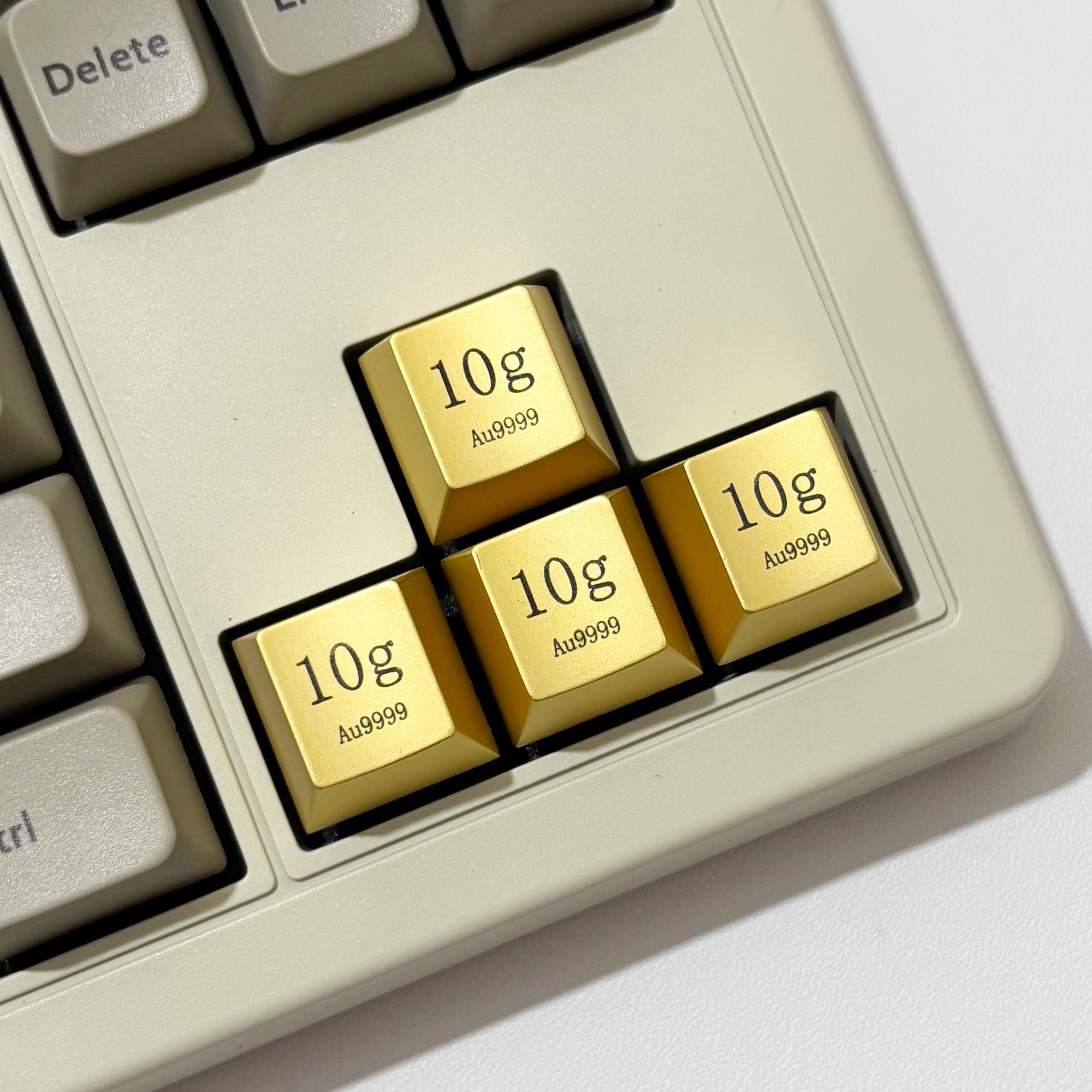 10G golden keycaps! Zinc alloy material. Metal personalized keycaps, humorous prank keycaps, artistic keycaps.