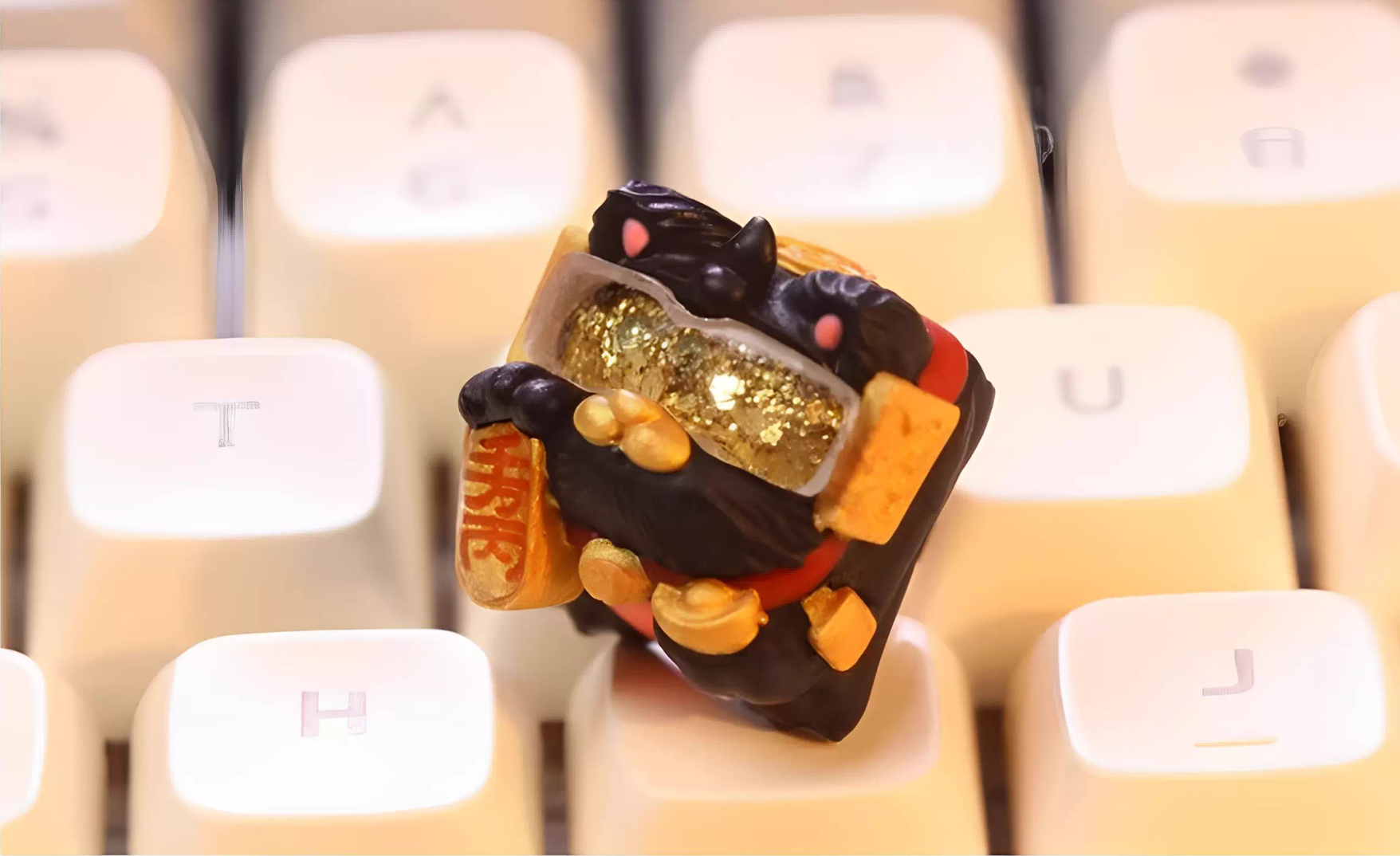 Lucky Cat, Multi colored resin one-piece molded personalized keycaps, handmade art keycaps, creative keycaps