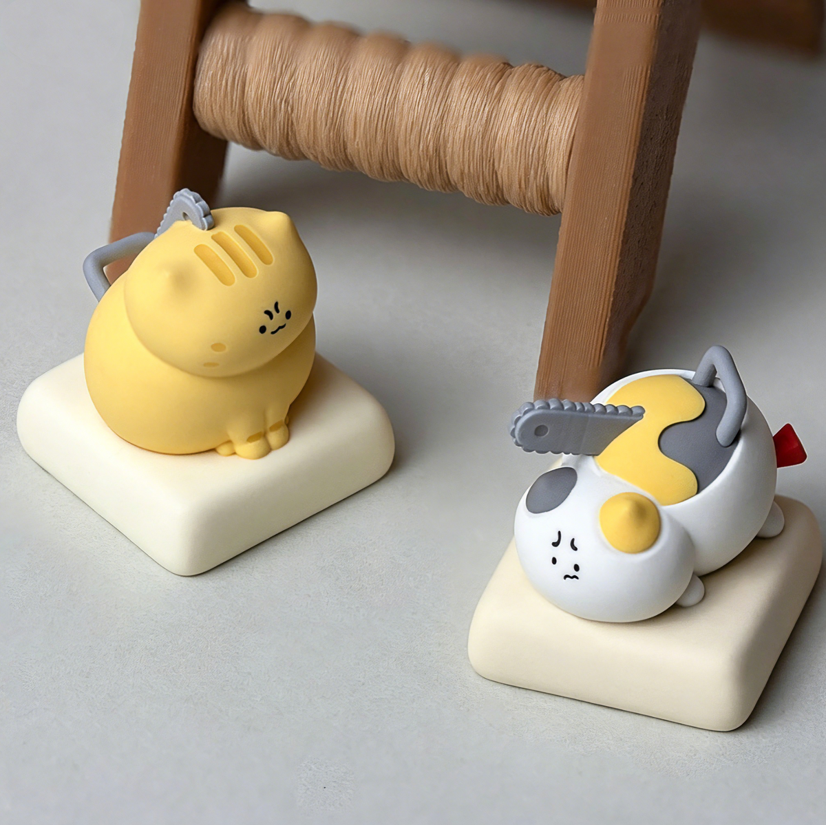 Chainsaw cat series, multi-color resin molded personalized keycaps, cartoon cute style resin decorative keycaps, mechanical keyboard art and cultural creative keycaps