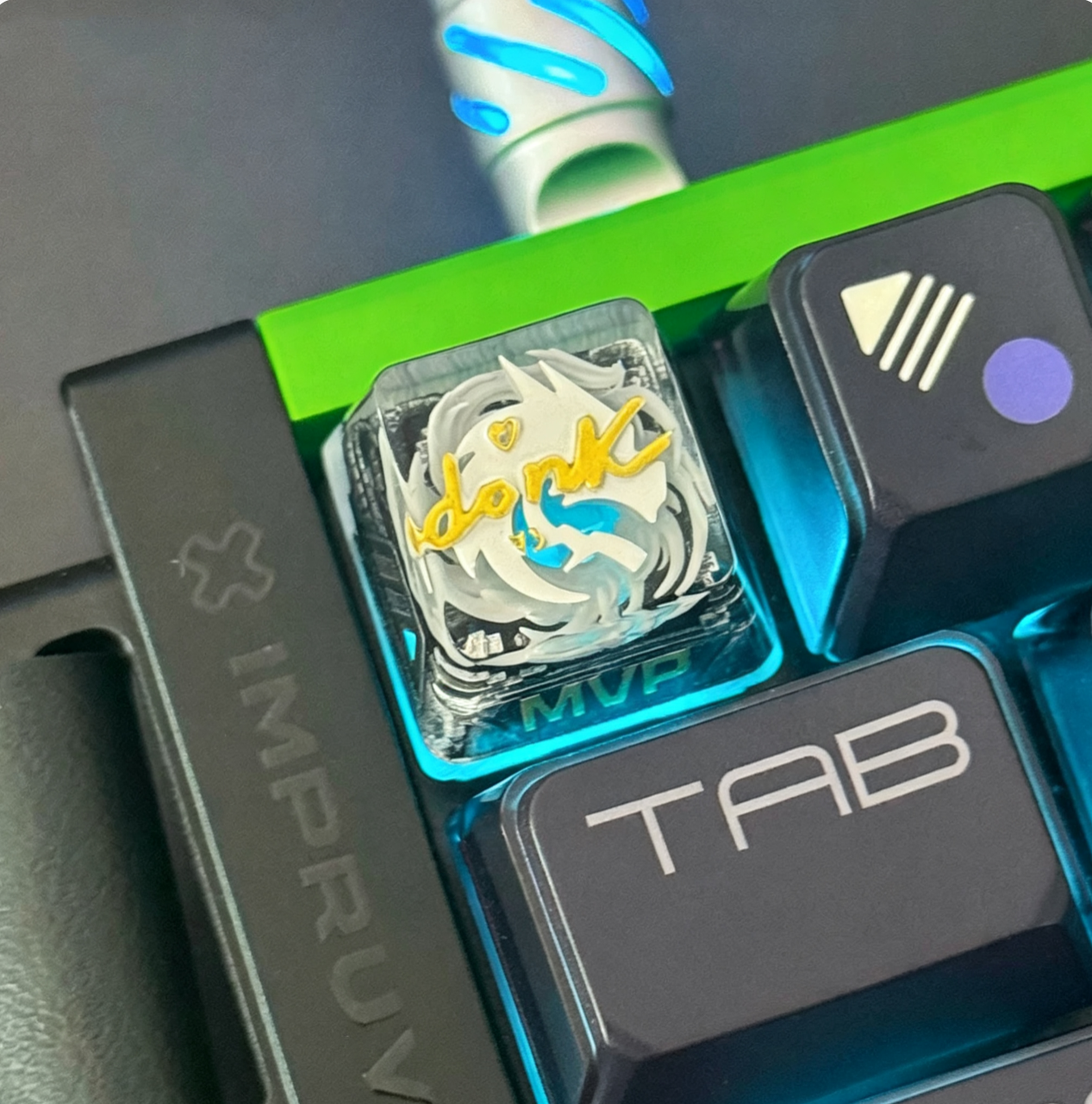 CSGO/CS2, Team Spirit themed design, crystal resin personalized keycaps, game team icon logo themed creative keycaps, mechanical keyboard FPS decorative keycaps