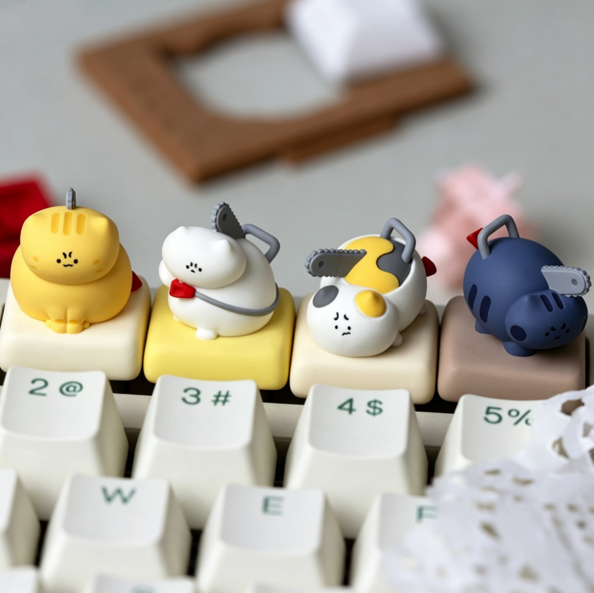 Chainsaw cat series, multi-color resin molded personalized keycaps, cartoon cute style resin decorative keycaps, mechanical keyboard art and cultural creative keycaps