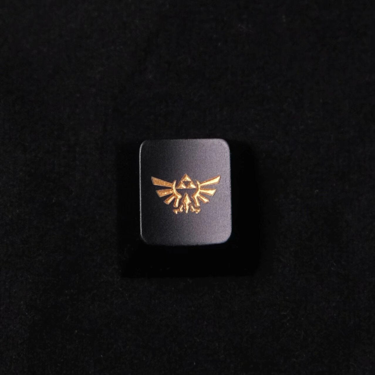 Zelda, Kingdom emblem, aluminum alloy anodized personalized keycaps, mechanical keyboard decorative keycaps.