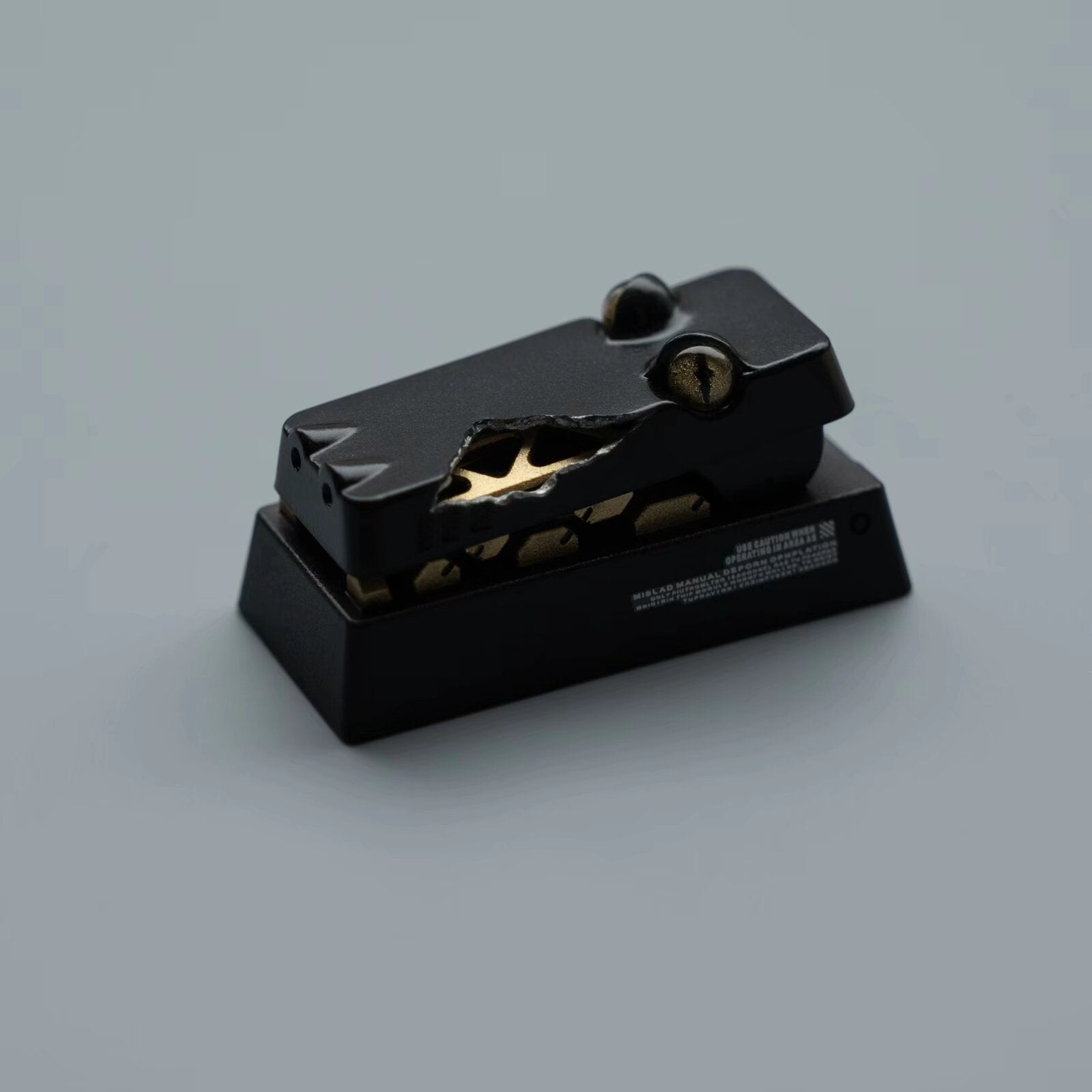 R2-Mechanical style little crocodile.2U Backspace Key artisankeycaps, Mouth can be opened and closed, PBT material personalized keycaps, keyboard decorative keycaps