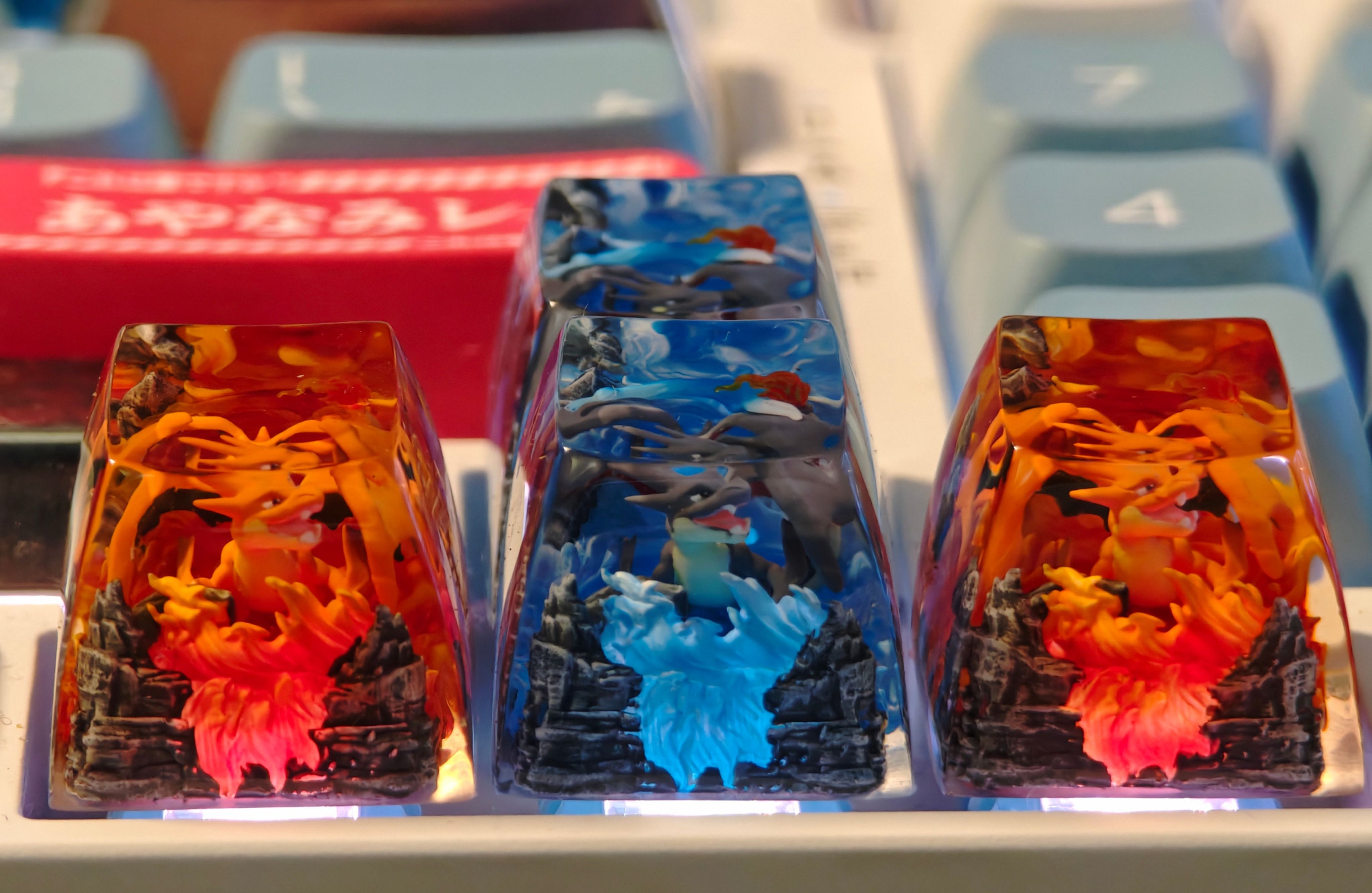 Pok é mon, Charizard, Crystal drops of glue, 1U resin personalized keycaps, artisankeycaps, Handmade art decorative keycaps.