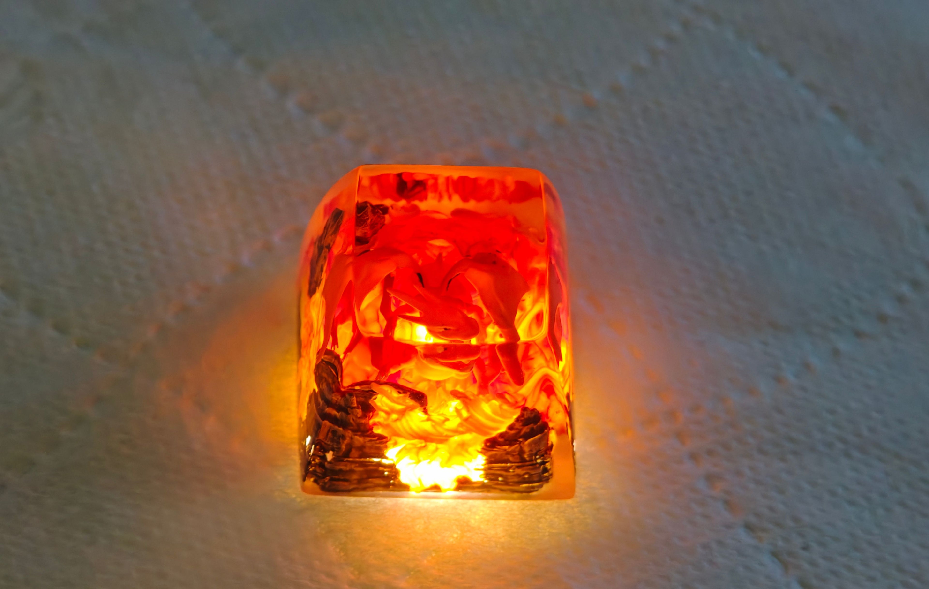 Pok é mon, Charizard, Crystal drops of glue, 1U resin personalized keycaps, artisankeycaps, Handmade art decorative keycaps.