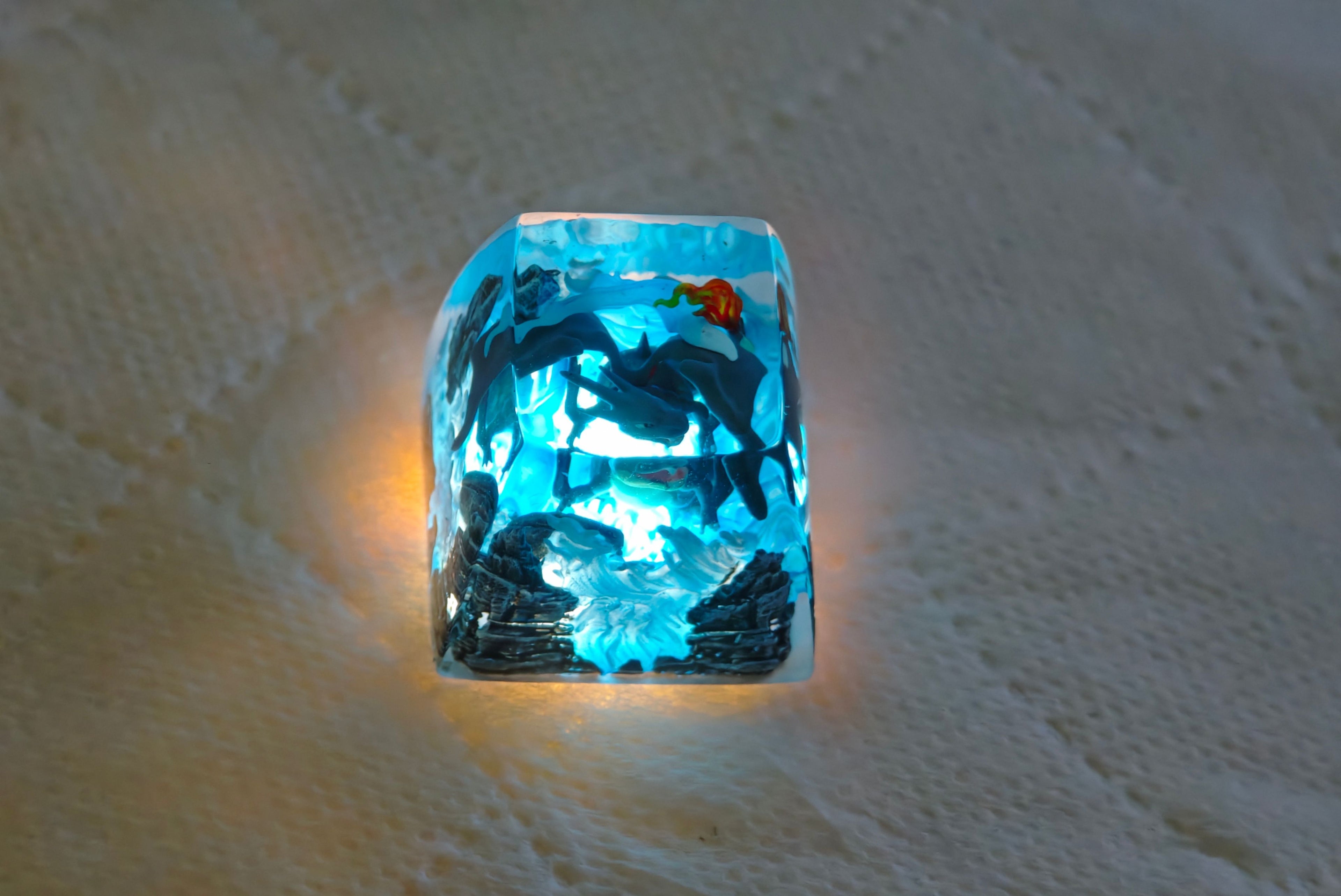 Pok é mon, Charizard, Crystal drops of glue, 1U resin personalized keycaps, artisankeycaps, Handmade art decorative keycaps.