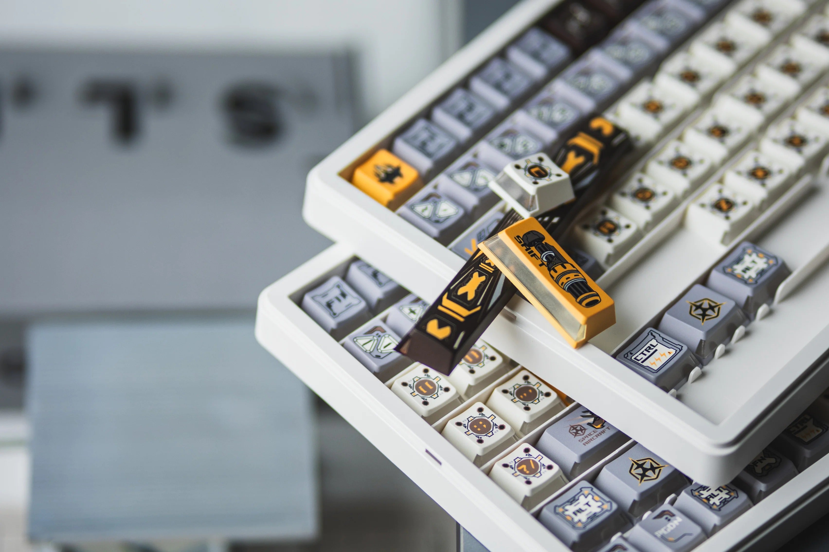 Space time spaceship theme design keycap keyboard decoration keycap PBT+PC heat sublimation translucent personalized keycap