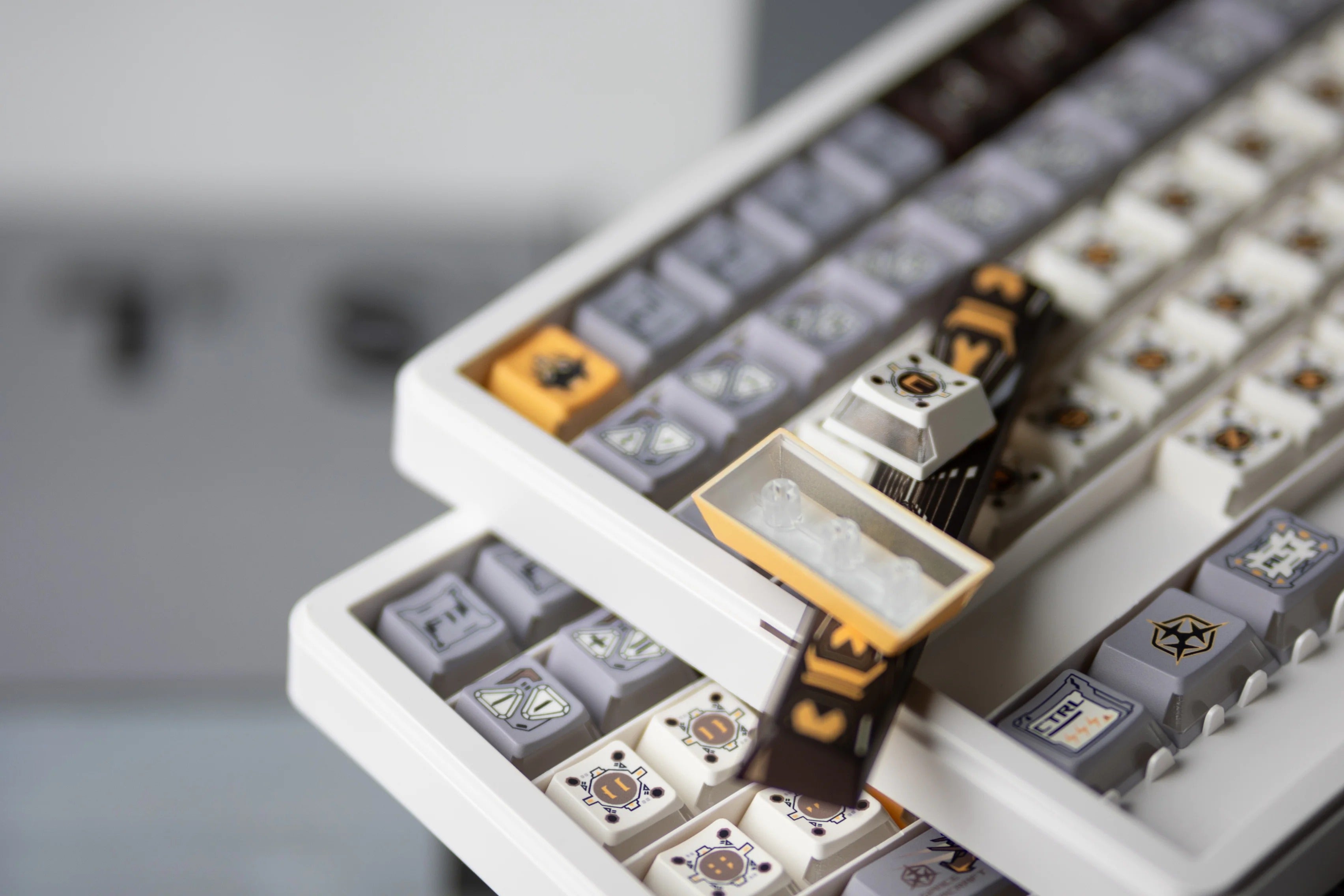 Space time spaceship theme design keycap keyboard decoration keycap PBT+PC heat sublimation translucent personalized keycap