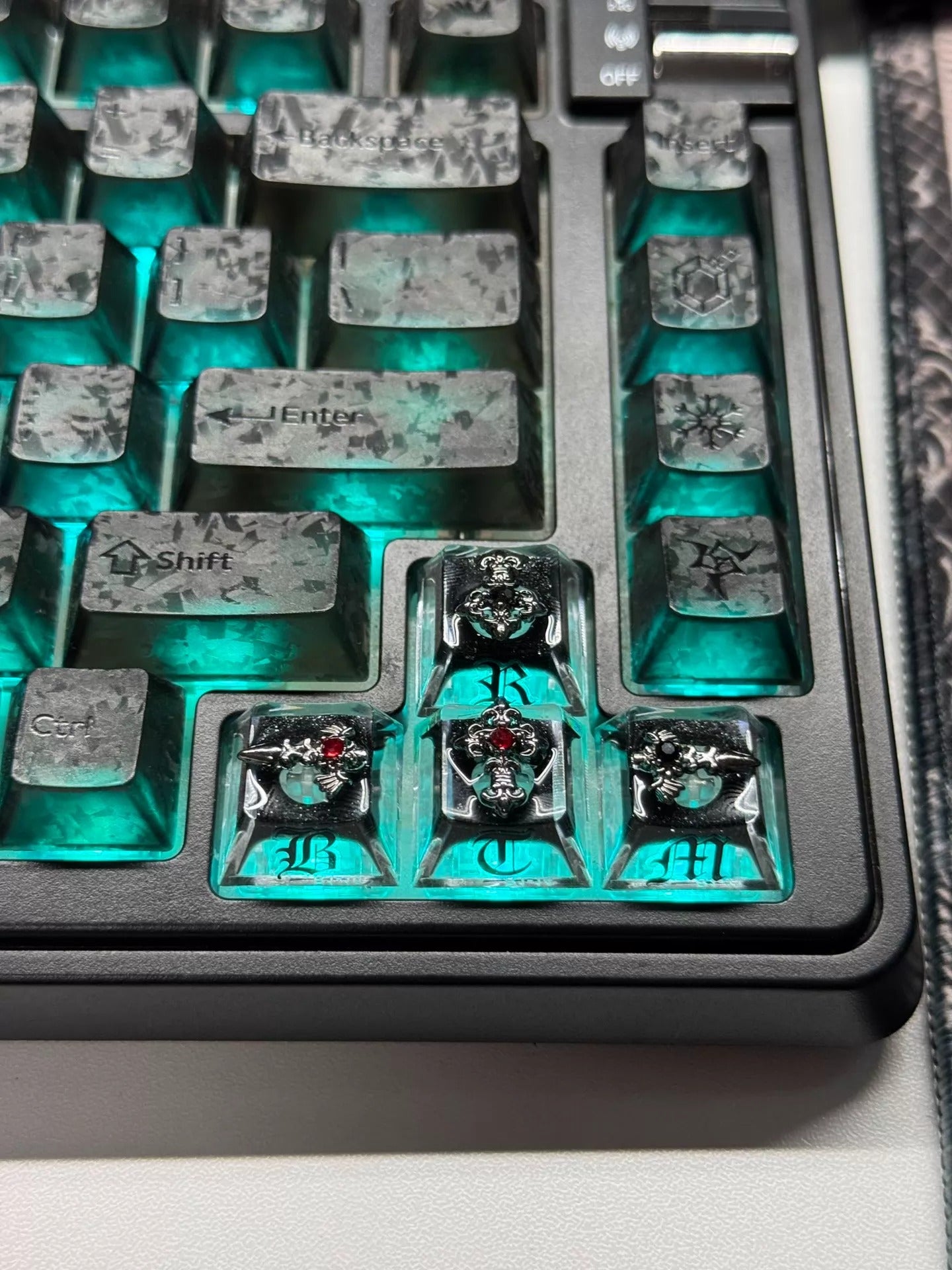 Gothic style, CH crystal resin added keycaps, mechanical keyboard decorated with personalized keycaps