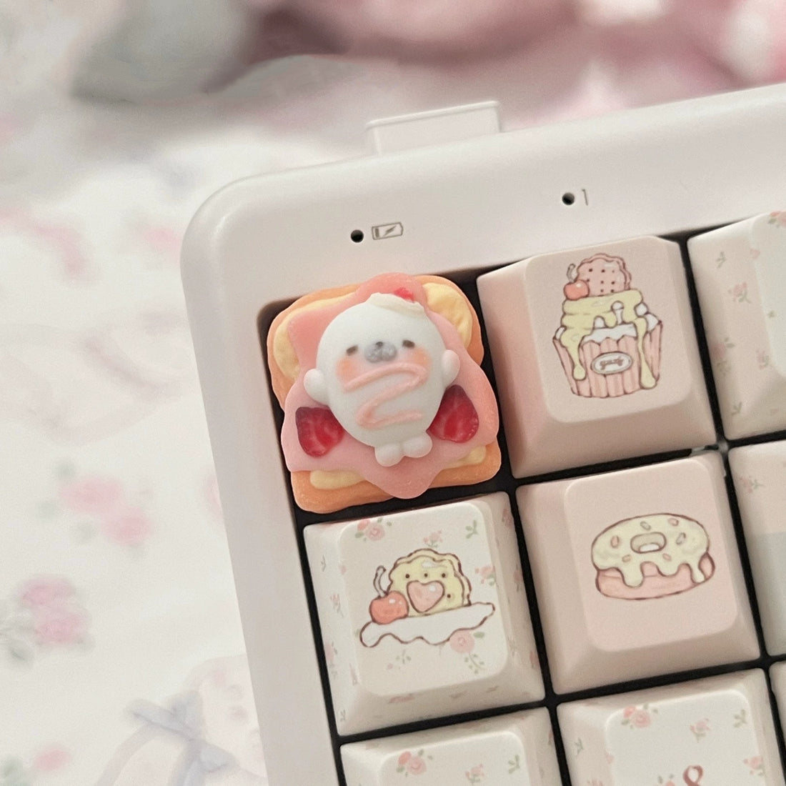 Cute strawberry tusi seal, multi-color resin personalized keycaps, cute cartoon shaped mechanical keyboard decoration keycaps