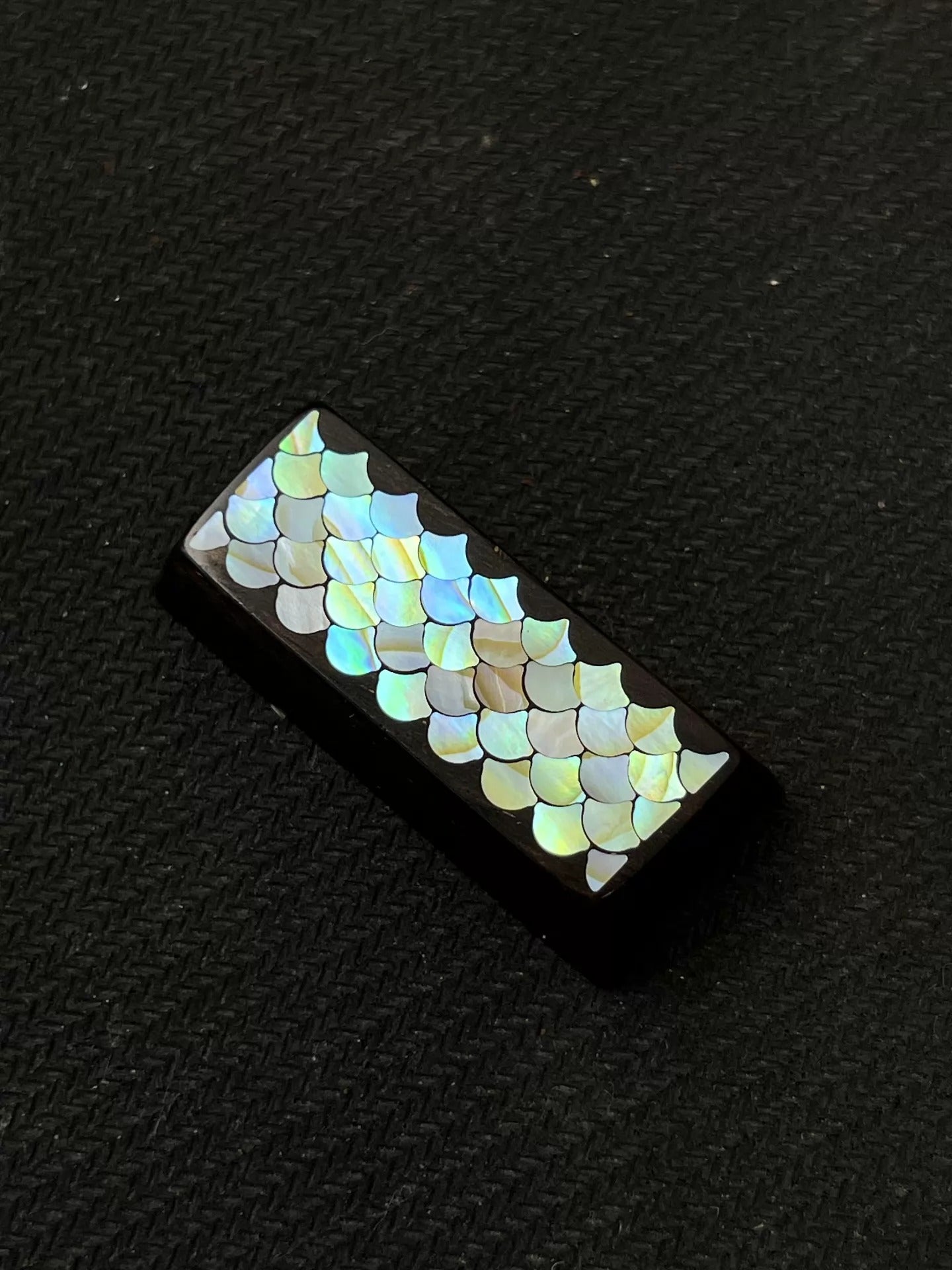 Purple sandalwood inlaid shell keycaps, 2.25U handmade customized personalized keycaps, simple cultural and creative colorful pearl shells+wooden keycaps, mechanical keyboard art decoration keycaps