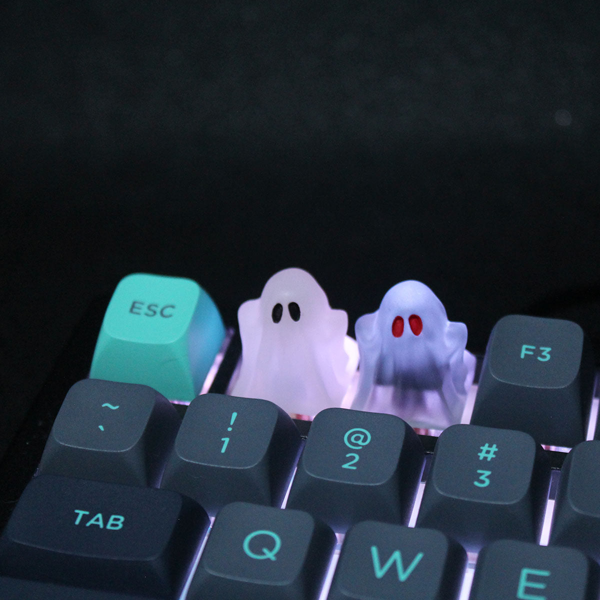 Transparent ghost resin molded personalized keycaps, cute and terrifying style decorative keycaps, artistic keycaps