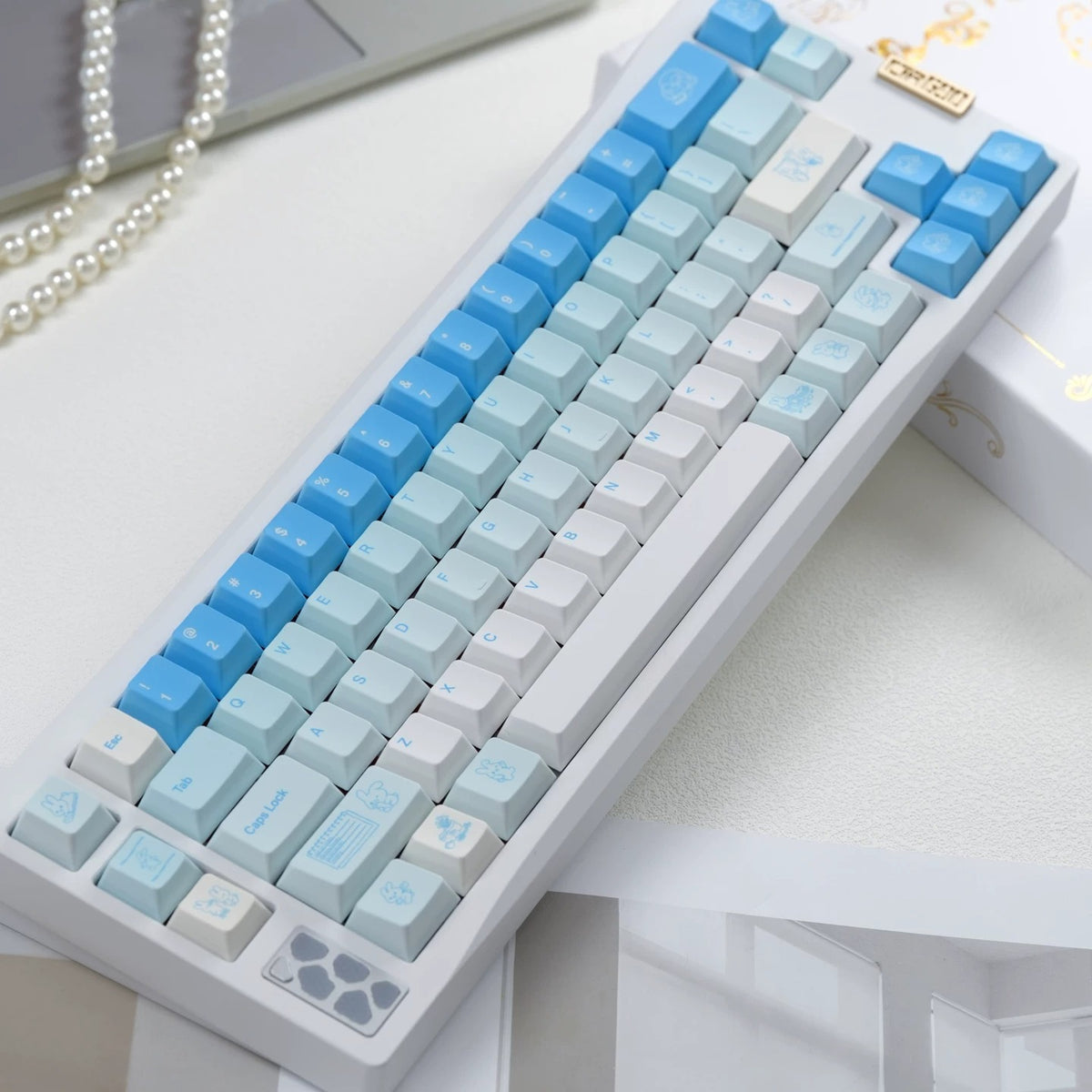 Leisure rabbit themed design mechanical keyboard keycaps in blue and white color scheme, PBT material personalized keycap set, mechanical keyboard replacement decorative keycaps, compatible with 61/64/68/75/84/87/104 key mechanical keyboard
