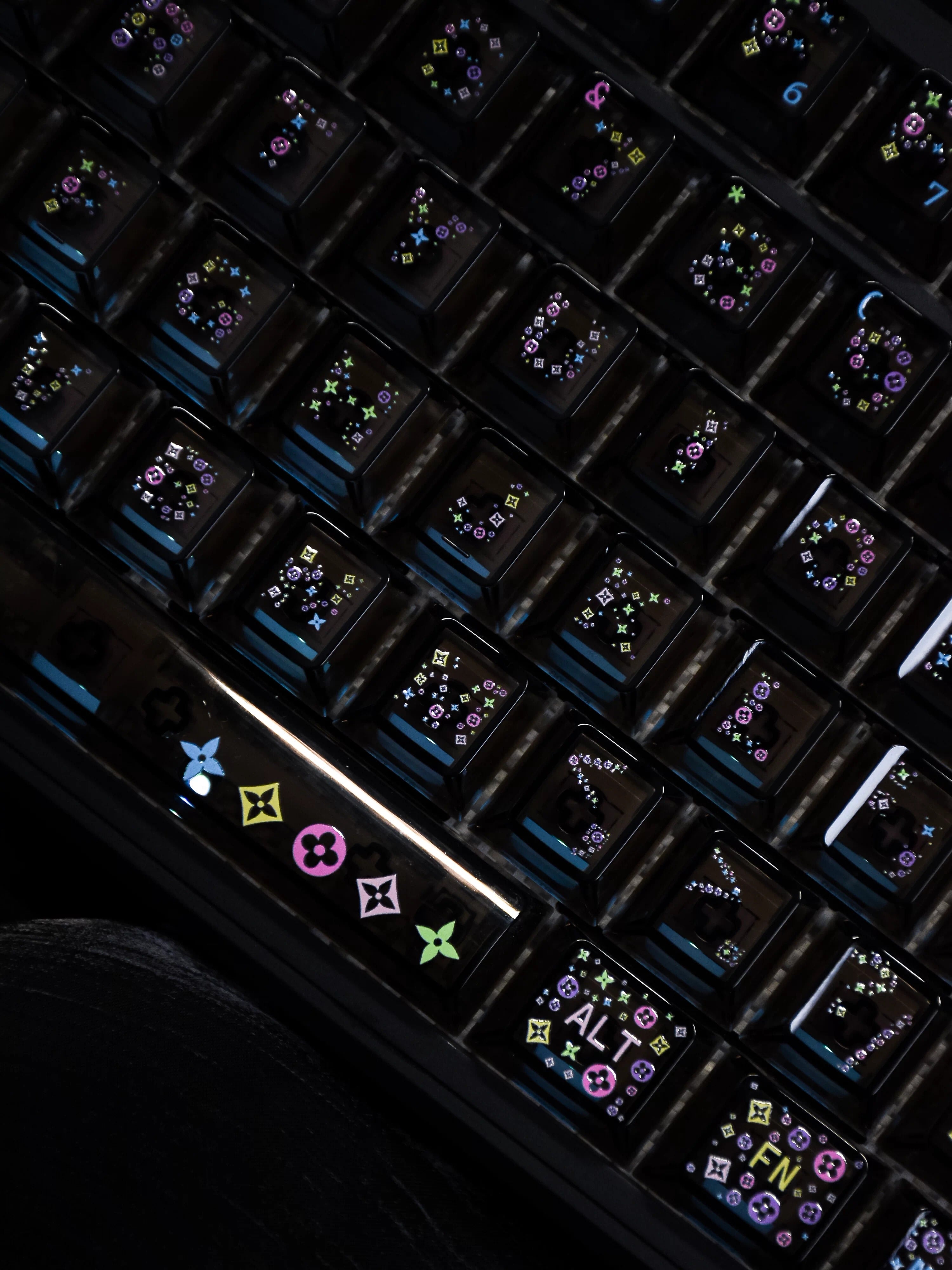 Retro luxury old patterned road personalized keycap set, made of PC material and UV printing technology, creative and fashionable retro decorative keycap set