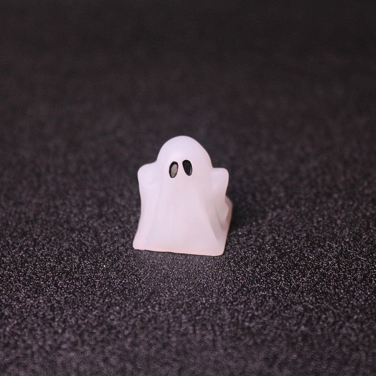 Transparent ghost resin molded personalized keycaps, cute and terrifying style decorative keycaps, artistic keycaps