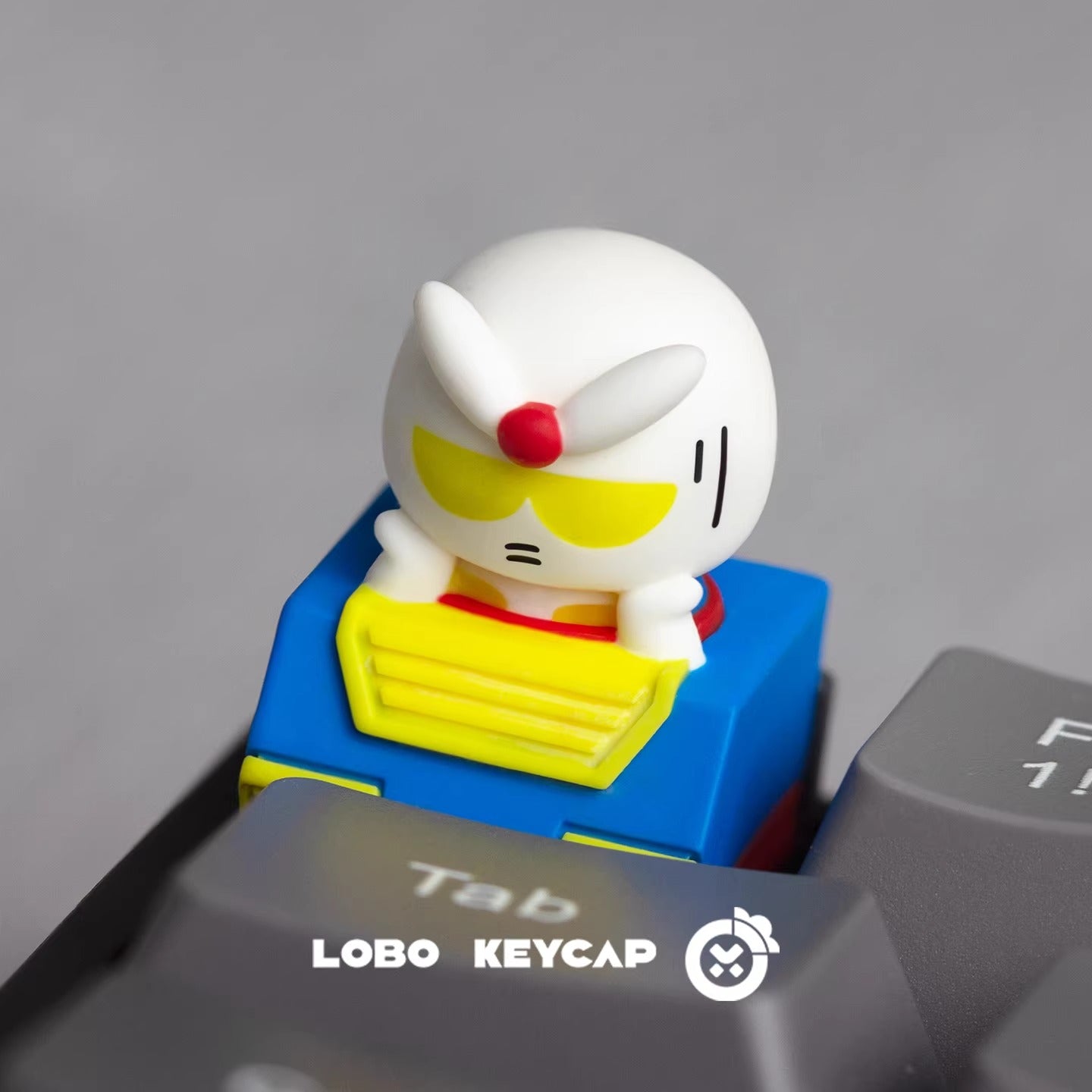 Q-version Gundam, multi-color resin personalized keycaps, cartoon decorative keycaps for anime and games
